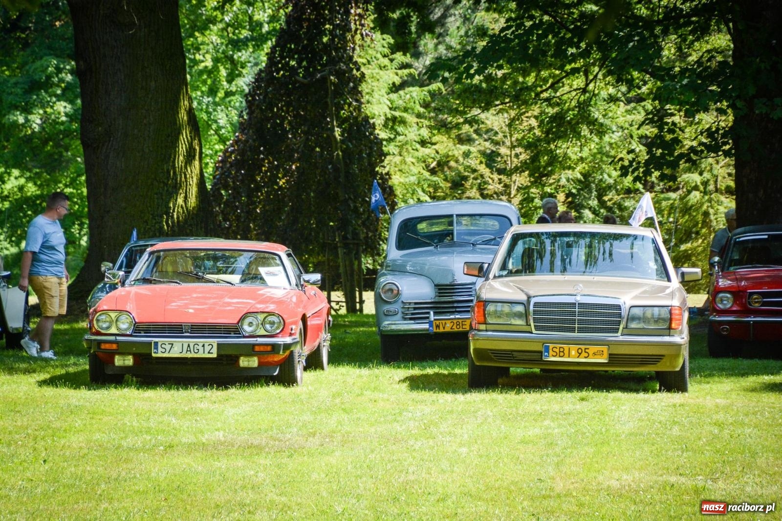 Zdjęcie w galerii na portalu naszraciborz.pl: Motoryzacyjne perełki w parku pałacowym. Rajd Gorole na Ślonsku zawitał do Krowiarek wiadomości z regionu