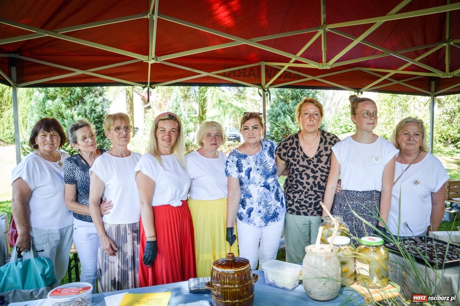 Zdjęcie w galerii na portalu naszraciborz.pl: Motoryzacyjne perełki w parku pałacowym. Rajd Gorole na Ślonsku zawitał do Krowiarek wiadomości z regionu