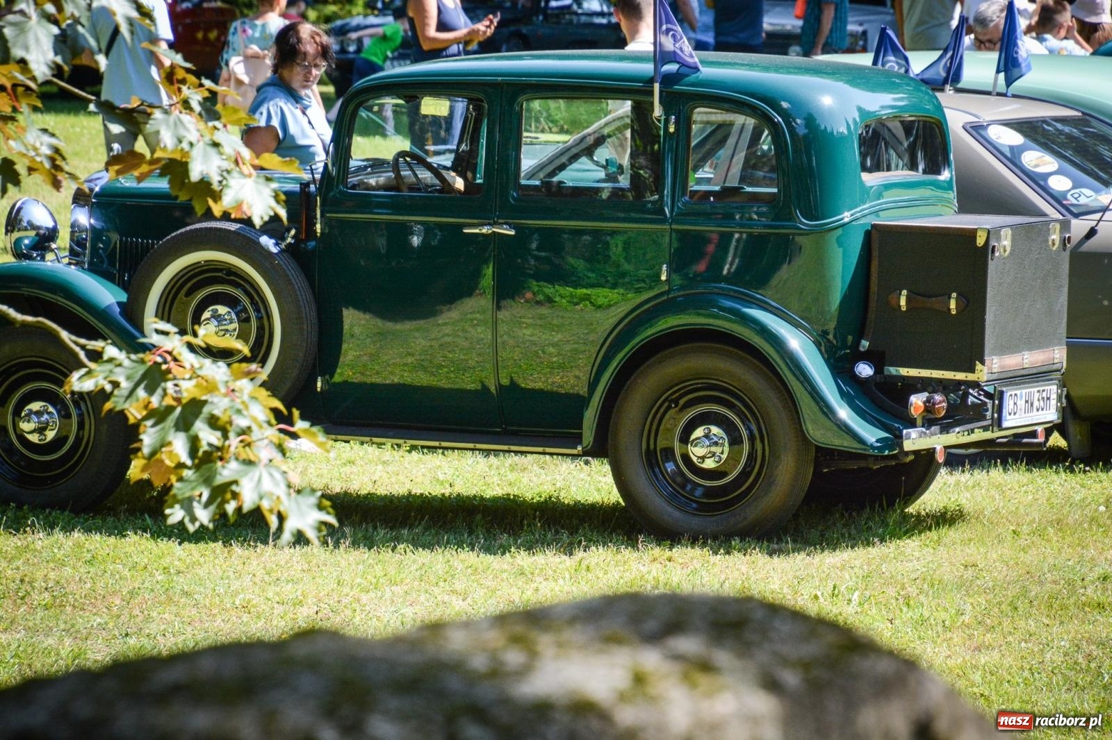 Zdjęcie w galerii na portalu naszraciborz.pl: Motoryzacyjne perełki w parku pałacowym. Rajd Gorole na Ślonsku zawitał do Krowiarek wiadomości z regionu