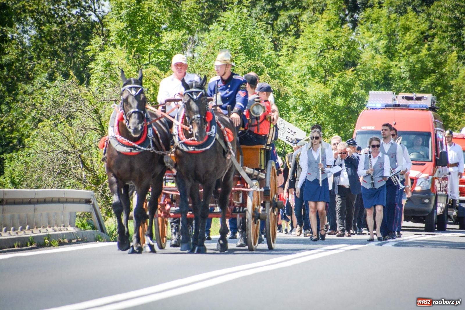 Zdjęcie w galerii na portalu naszraciborz.pl: Sikawki konne w akcji. Bieńkowice gospodarzem XVI Międzynarodowych Zawodów wiadomości z regionu