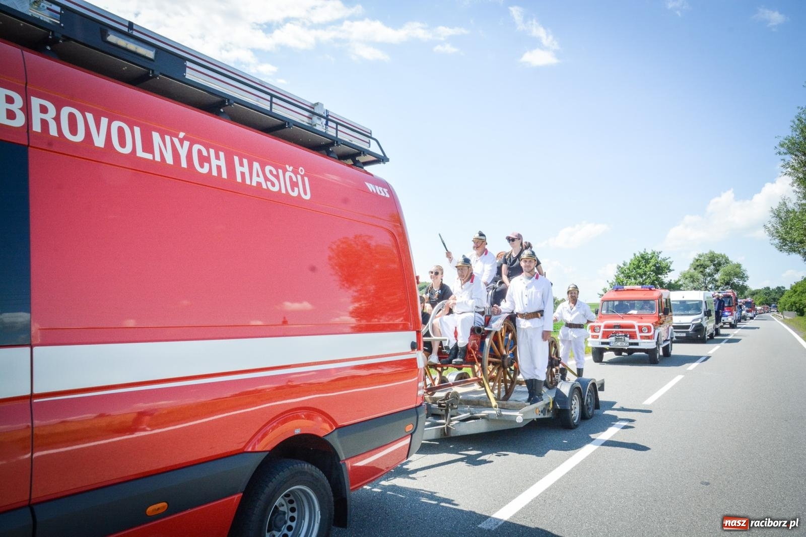 Zdjęcie w galerii na portalu naszraciborz.pl: Sikawki konne w akcji. Bieńkowice gospodarzem XVI Międzynarodowych Zawodów wiadomości z regionu