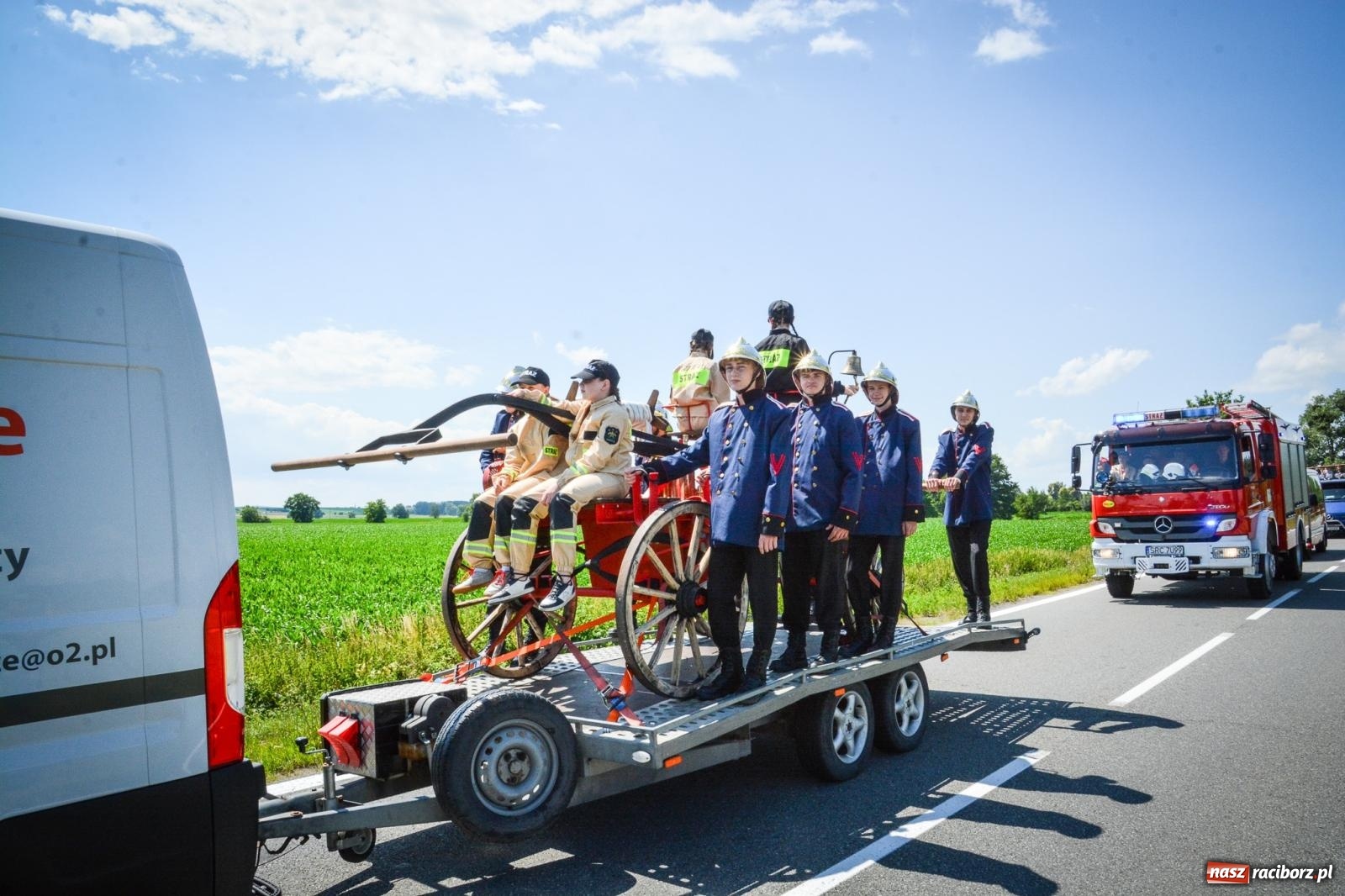 Zdjęcie w galerii na portalu naszraciborz.pl: Sikawki konne w akcji. Bieńkowice gospodarzem XVI Międzynarodowych Zawodów wiadomości z regionu
