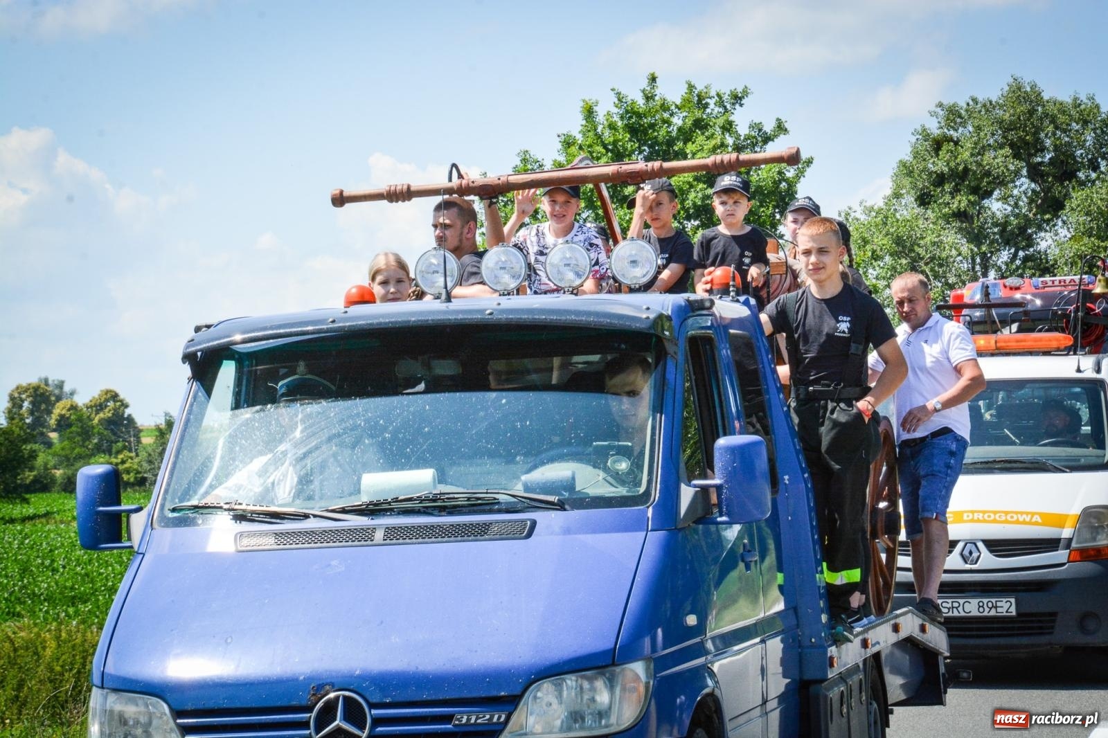 Zdjęcie w galerii na portalu naszraciborz.pl: Sikawki konne w akcji. Bieńkowice gospodarzem XVI Międzynarodowych Zawodów wiadomości z regionu