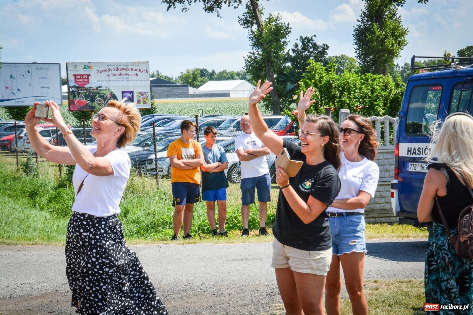 Zdjęcie w galerii na portalu naszraciborz.pl: Sikawki konne w akcji. Bieńkowice gospodarzem XVI Międzynarodowych Zawodów wiadomości z regionu