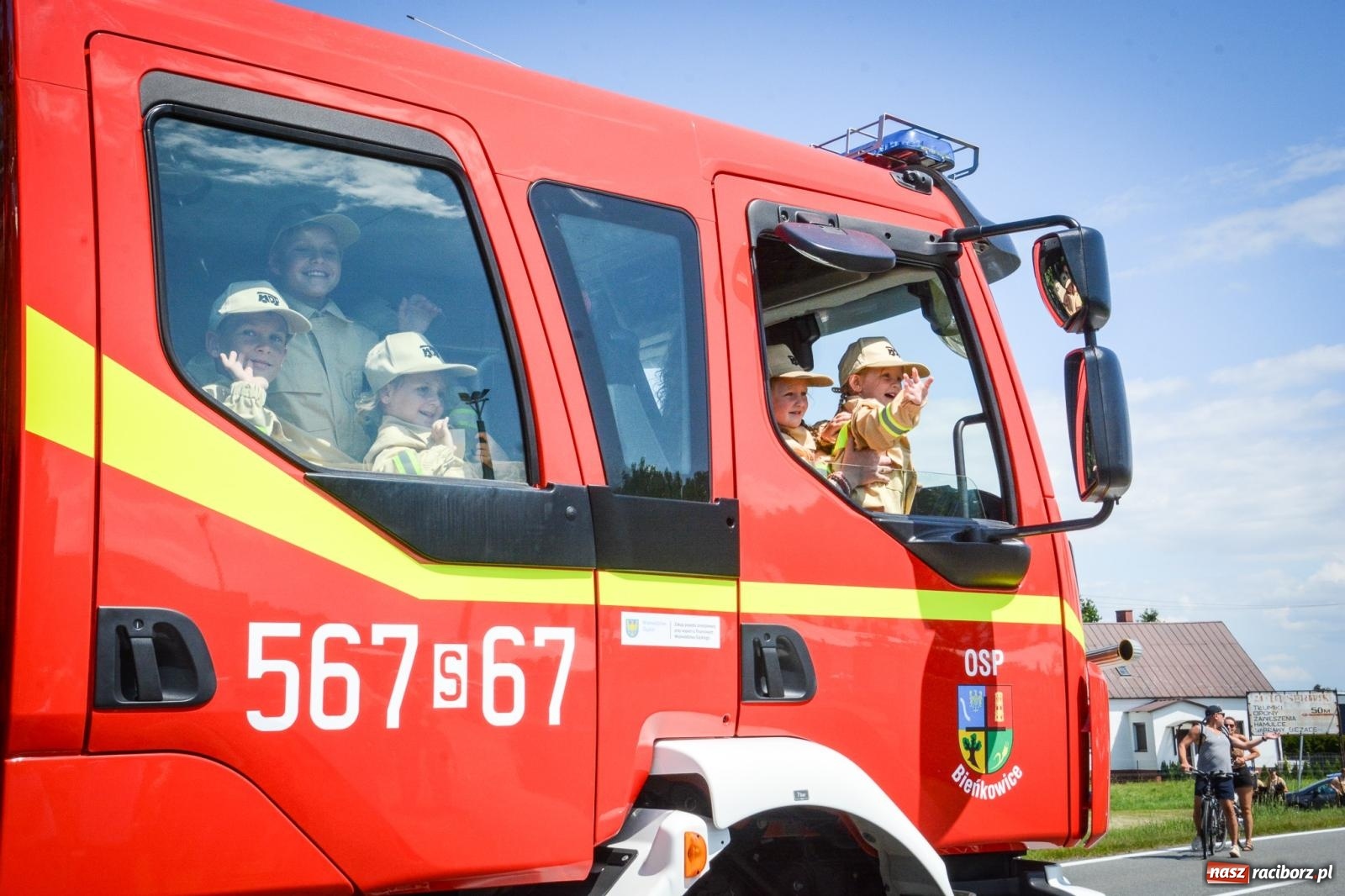 Zdjęcie w galerii na portalu naszraciborz.pl: Sikawki konne w akcji. Bieńkowice gospodarzem XVI Międzynarodowych Zawodów wiadomości z regionu