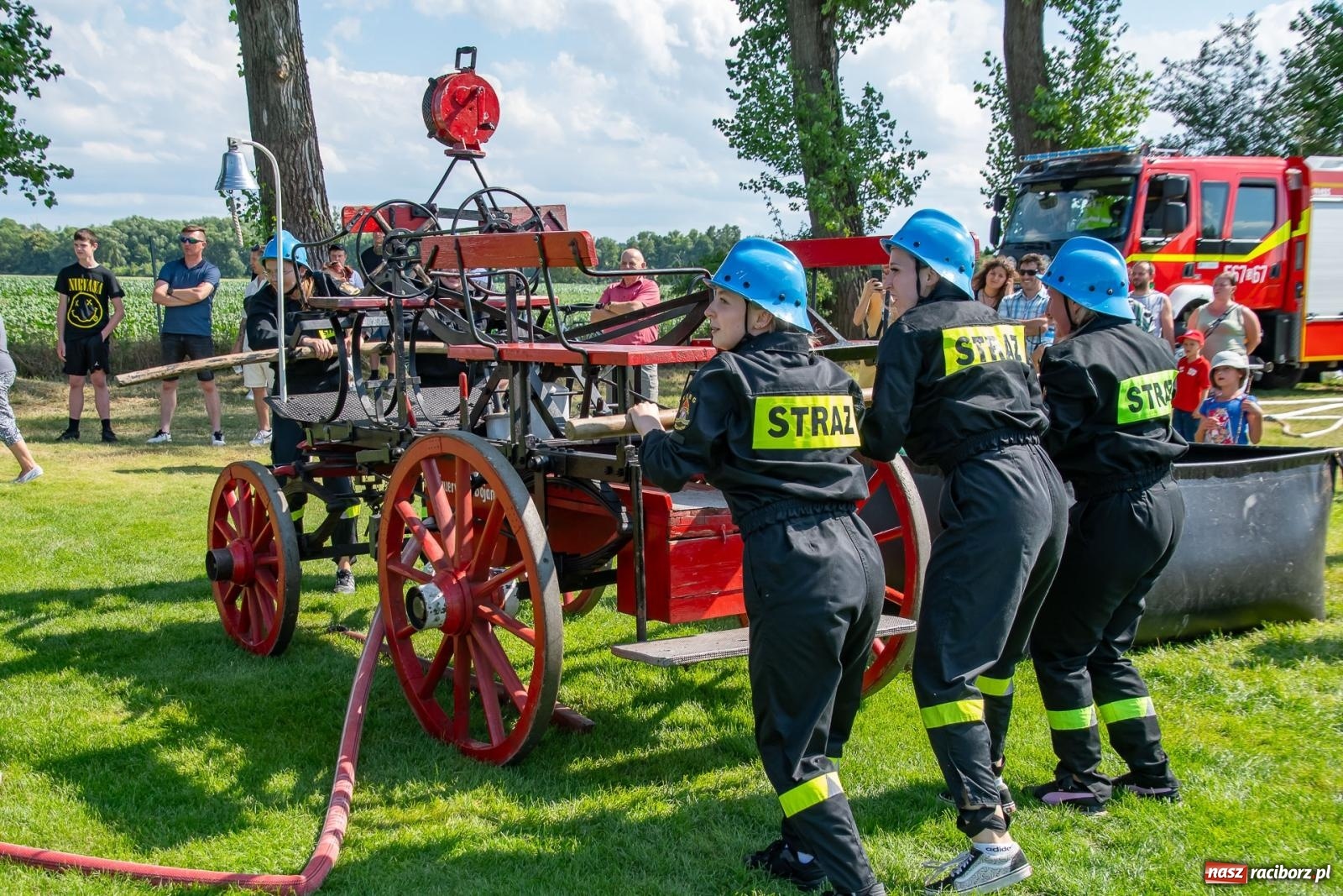 Zdjęcie w galerii na portalu naszraciborz.pl: Tradycja, rywalizacja i historia – Międzynarodowe Zawody Sikawek Konnych o Puchar Wójta Gminy Krzyżanowice w Bieńkowicach [FOTO i WIDEO] wiadomości z regionu