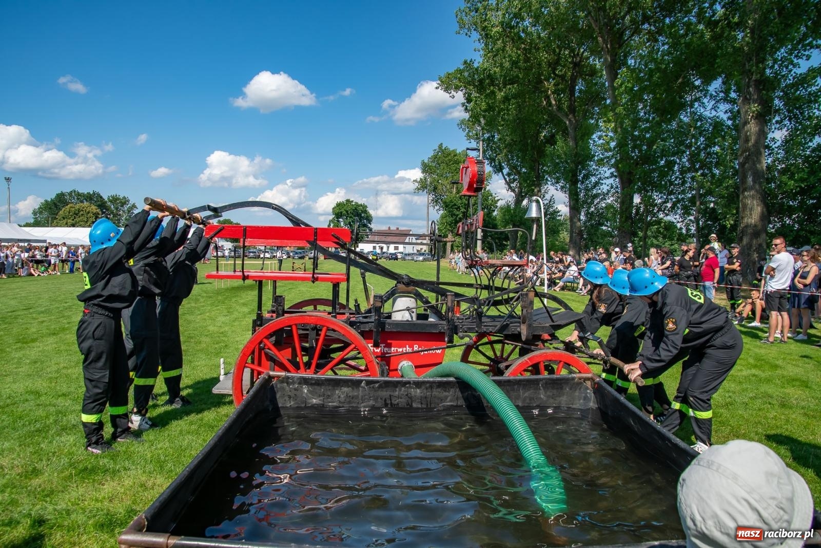 Zdjęcie w galerii na portalu naszraciborz.pl: Tradycja, rywalizacja i historia – Międzynarodowe Zawody Sikawek Konnych o Puchar Wójta Gminy Krzyżanowice w Bieńkowicach [FOTO i WIDEO] wiadomości z regionu