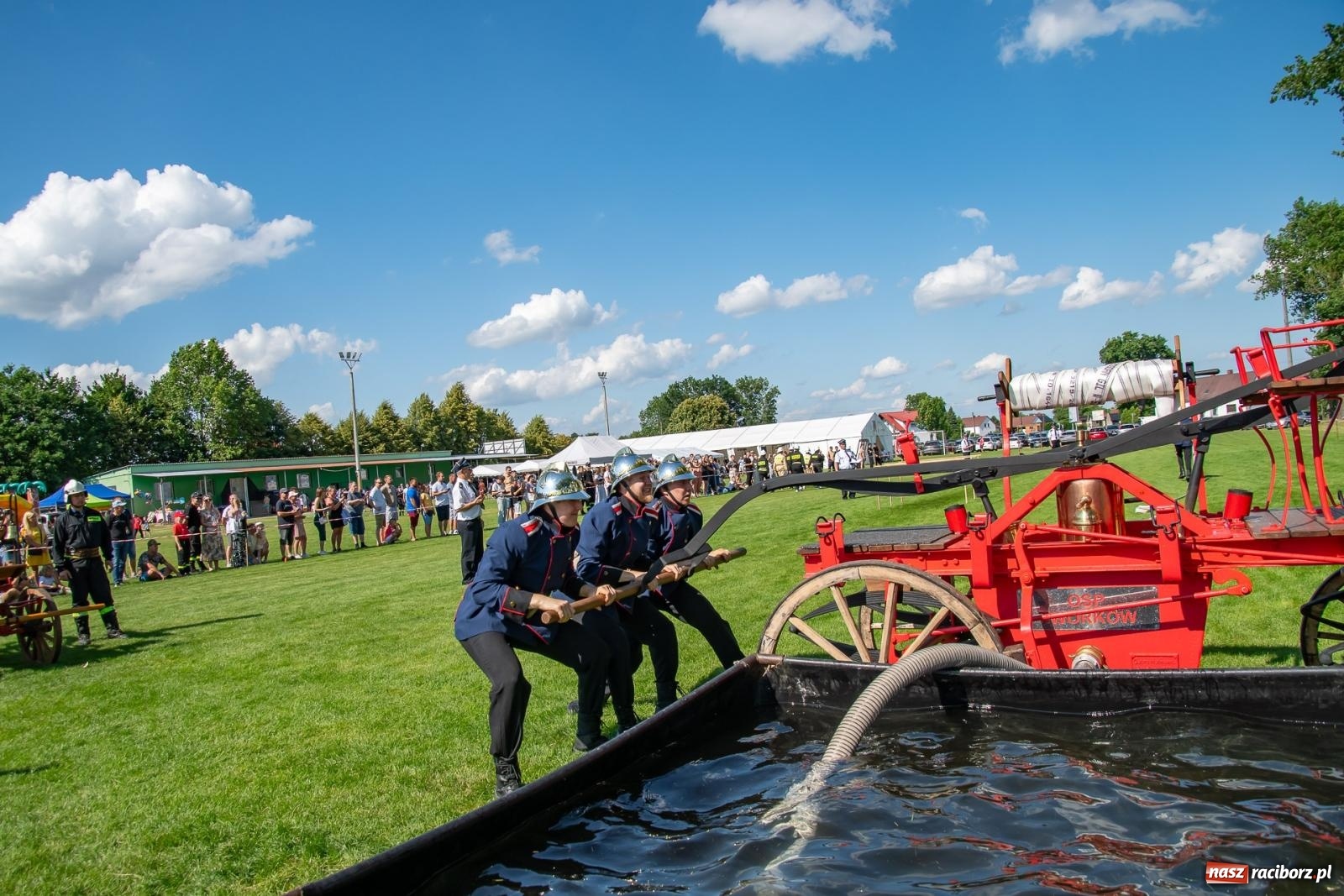 Zdjęcie w galerii na portalu naszraciborz.pl: Tradycja, rywalizacja i historia – Międzynarodowe Zawody Sikawek Konnych o Puchar Wójta Gminy Krzyżanowice w Bieńkowicach [FOTO i WIDEO] wiadomości z regionu