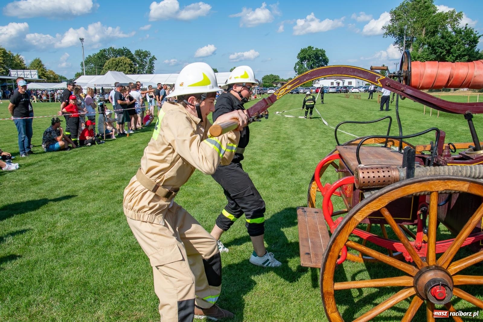 Zdjęcie w galerii na portalu naszraciborz.pl: Tradycja, rywalizacja i historia – Międzynarodowe Zawody Sikawek Konnych o Puchar Wójta Gminy Krzyżanowice w Bieńkowicach [FOTO i WIDEO] wiadomości z regionu