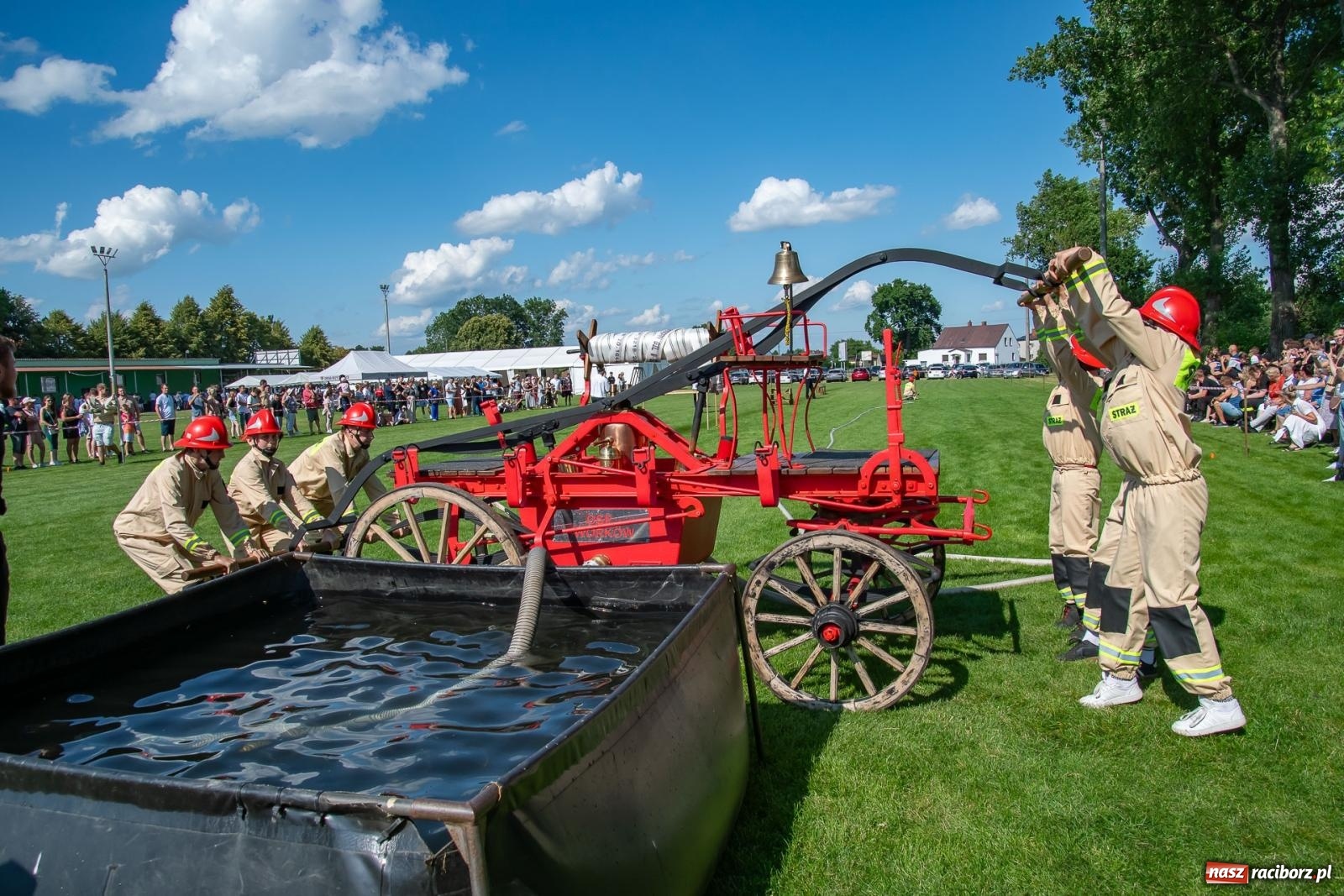 Zdjęcie w galerii na portalu naszraciborz.pl: Tradycja, rywalizacja i historia – Międzynarodowe Zawody Sikawek Konnych o Puchar Wójta Gminy Krzyżanowice w Bieńkowicach [FOTO i WIDEO] wiadomości z regionu