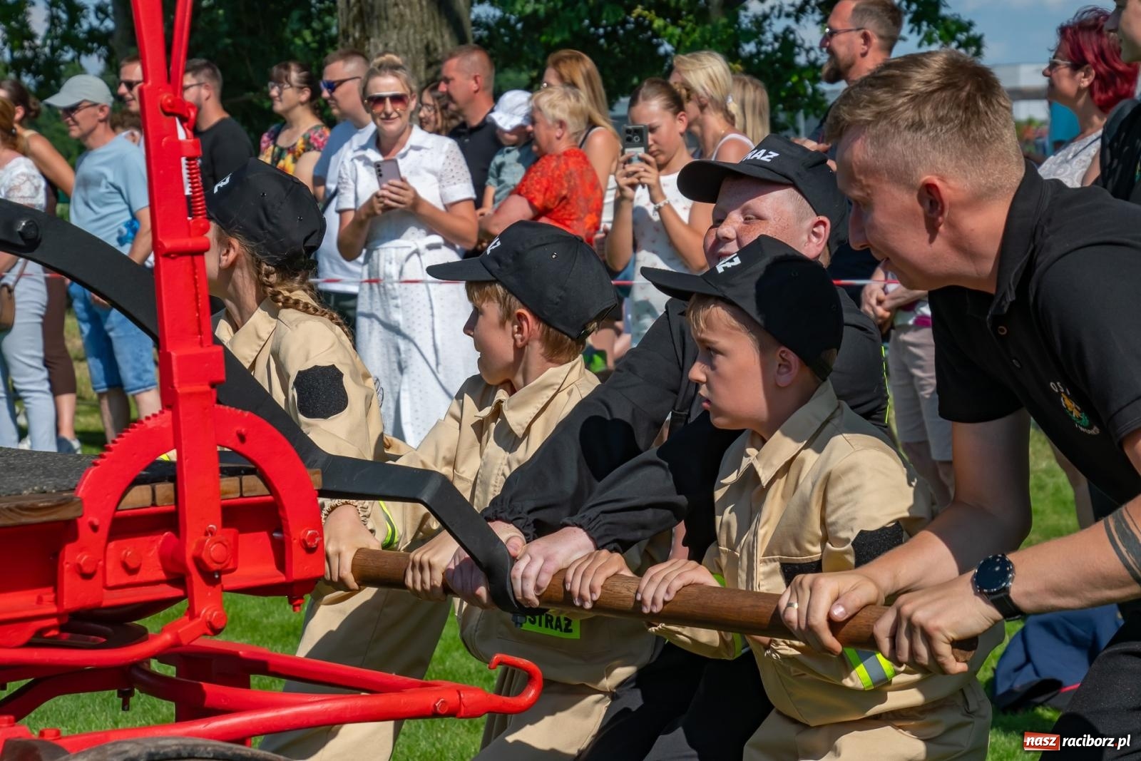 Zdjęcie w galerii na portalu naszraciborz.pl: Tradycja, rywalizacja i historia – Międzynarodowe Zawody Sikawek Konnych o Puchar Wójta Gminy Krzyżanowice w Bieńkowicach [FOTO i WIDEO] wiadomości z regionu