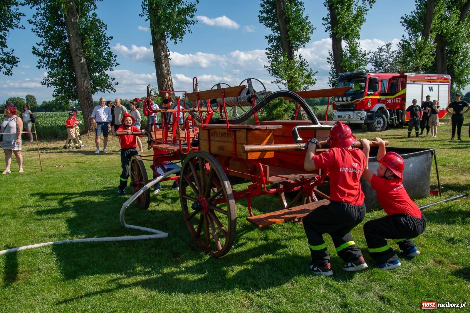 Zdjęcie w galerii na portalu naszraciborz.pl: Tradycja, rywalizacja i historia – Międzynarodowe Zawody Sikawek Konnych o Puchar Wójta Gminy Krzyżanowice w Bieńkowicach [FOTO i WIDEO] wiadomości z regionu