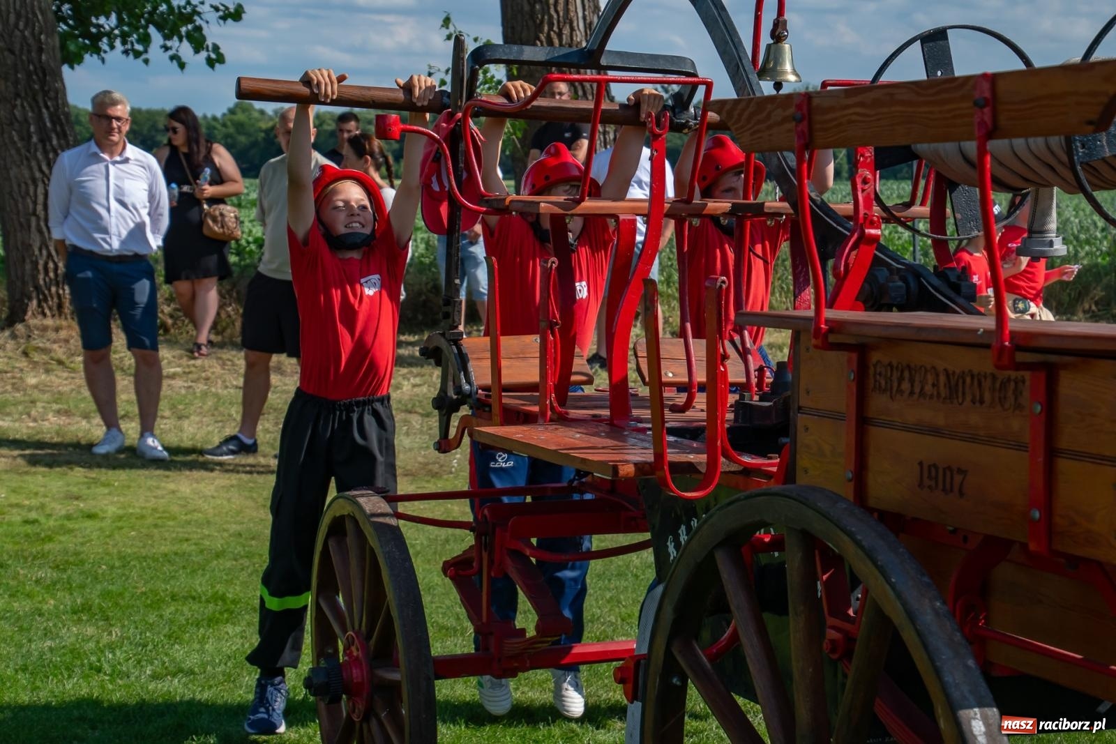 Zdjęcie w galerii na portalu naszraciborz.pl: Tradycja, rywalizacja i historia – Międzynarodowe Zawody Sikawek Konnych o Puchar Wójta Gminy Krzyżanowice w Bieńkowicach [FOTO i WIDEO] wiadomości z regionu