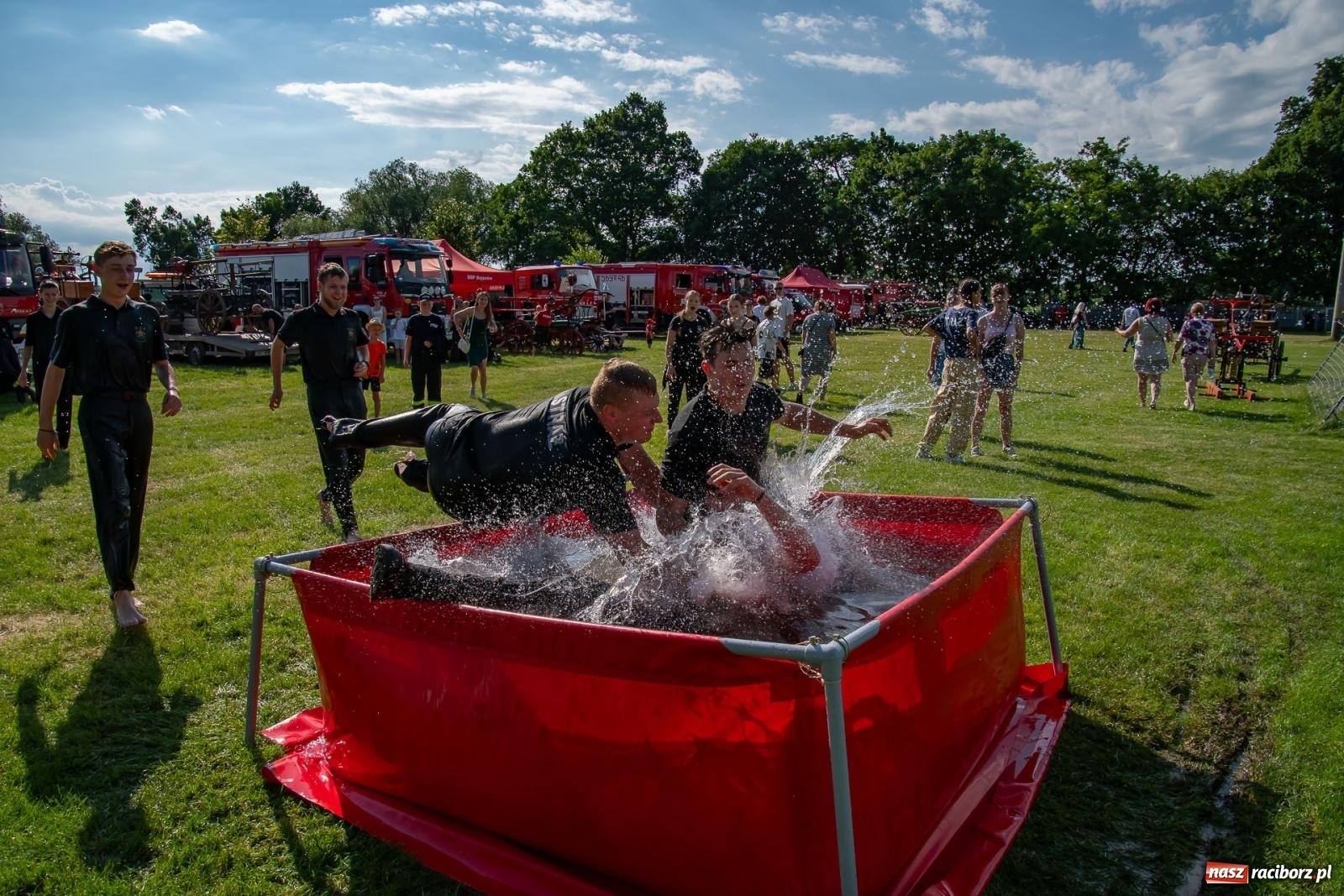 Zdjęcie w galerii na portalu naszraciborz.pl: Tradycja, rywalizacja i historia – Międzynarodowe Zawody Sikawek Konnych o Puchar Wójta Gminy Krzyżanowice w Bieńkowicach [FOTO i WIDEO] wiadomości z regionu