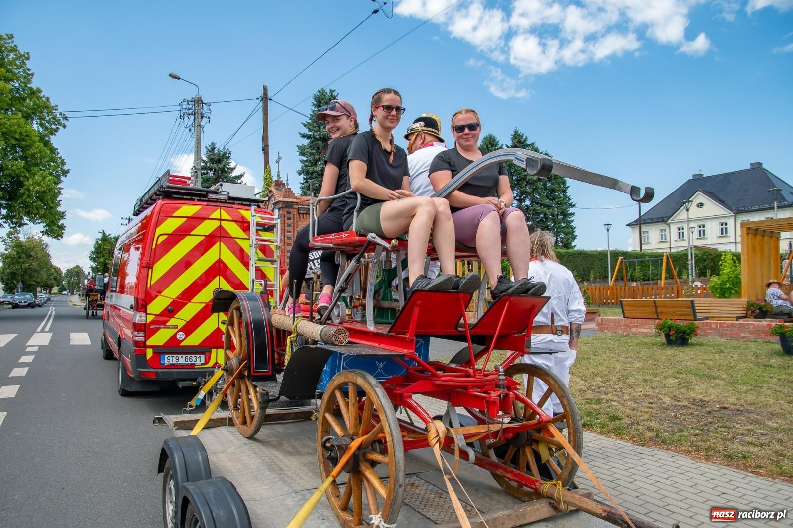 Zdjęcie w galerii na portalu naszraciborz.pl: Tradycja, rywalizacja i historia – Międzynarodowe Zawody Sikawek Konnych o Puchar Wójta Gminy Krzyżanowice w Bieńkowicach [FOTO i WIDEO] wiadomości z regionu