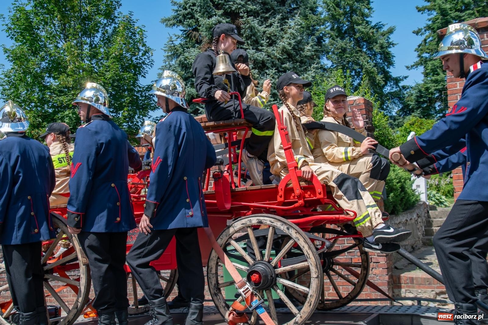Zdjęcie w galerii na portalu naszraciborz.pl: Tradycja, rywalizacja i historia – Międzynarodowe Zawody Sikawek Konnych o Puchar Wójta Gminy Krzyżanowice w Bieńkowicach [FOTO i WIDEO] wiadomości z regionu