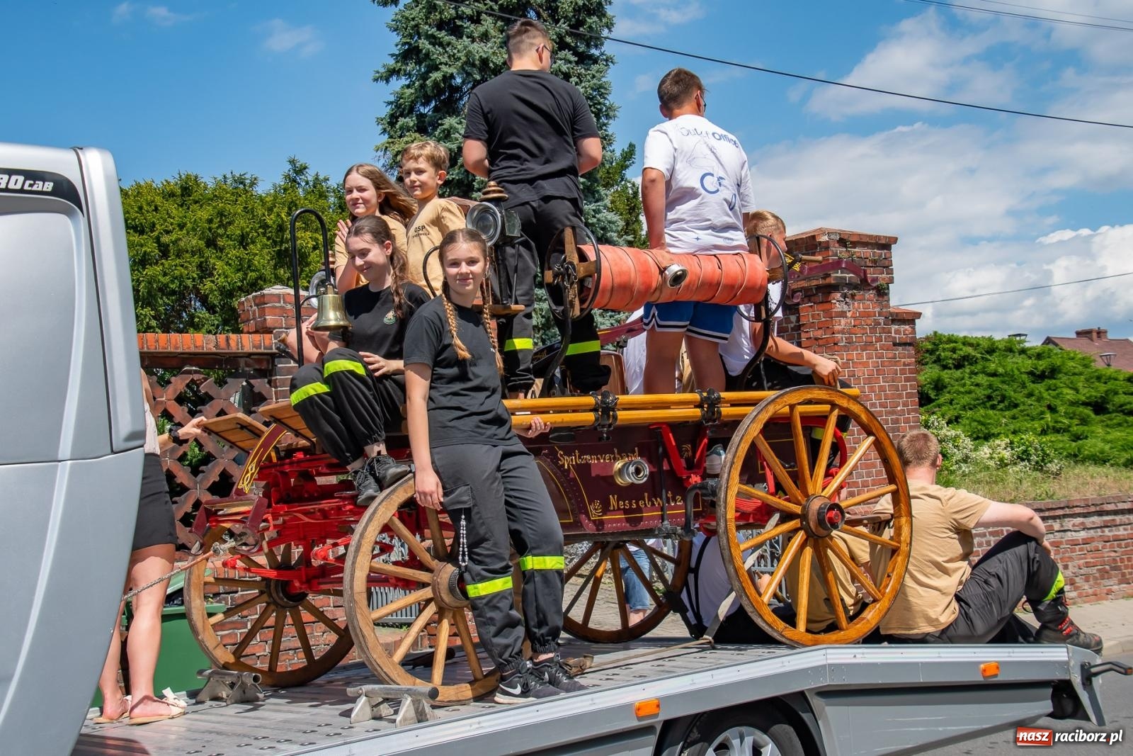 Zdjęcie w galerii na portalu naszraciborz.pl: Tradycja, rywalizacja i historia – Międzynarodowe Zawody Sikawek Konnych o Puchar Wójta Gminy Krzyżanowice w Bieńkowicach [FOTO i WIDEO] wiadomości z regionu