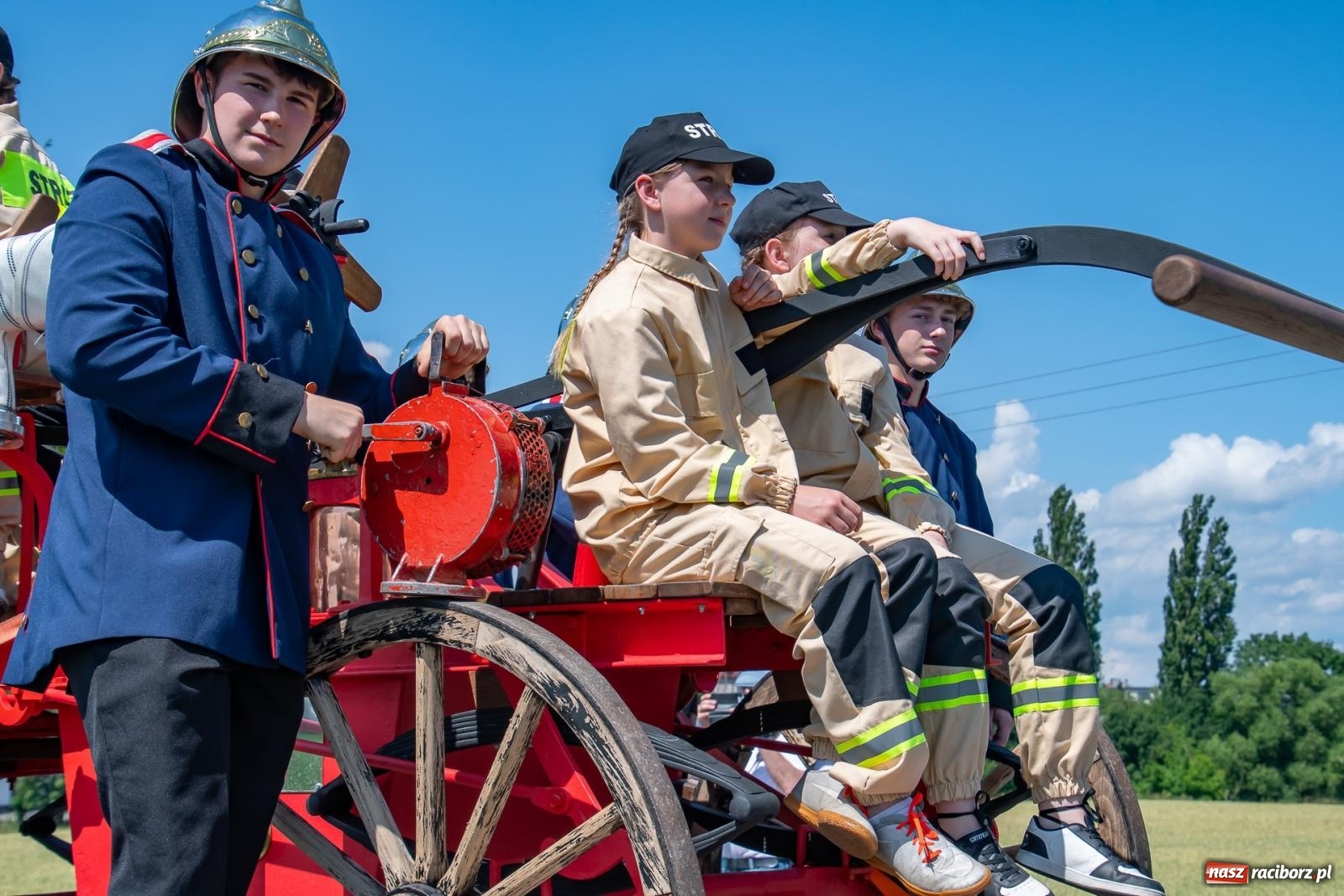 Zdjęcie w galerii na portalu naszraciborz.pl: Tradycja, rywalizacja i historia – Międzynarodowe Zawody Sikawek Konnych o Puchar Wójta Gminy Krzyżanowice w Bieńkowicach [FOTO i WIDEO] wiadomości z regionu