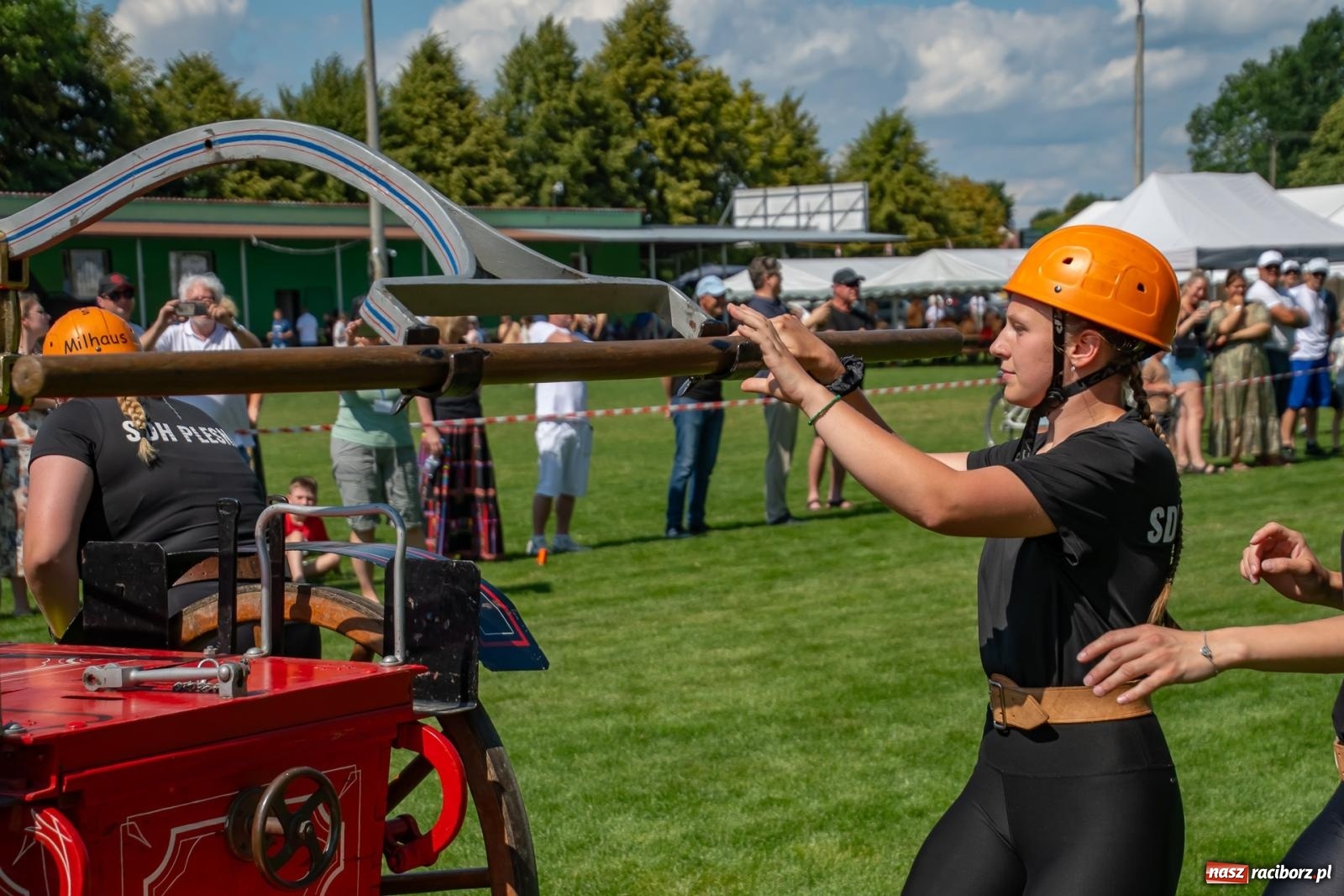 Zdjęcie w galerii na portalu naszraciborz.pl: Tradycja, rywalizacja i historia – Międzynarodowe Zawody Sikawek Konnych o Puchar Wójta Gminy Krzyżanowice w Bieńkowicach [FOTO i WIDEO] wiadomości z regionu