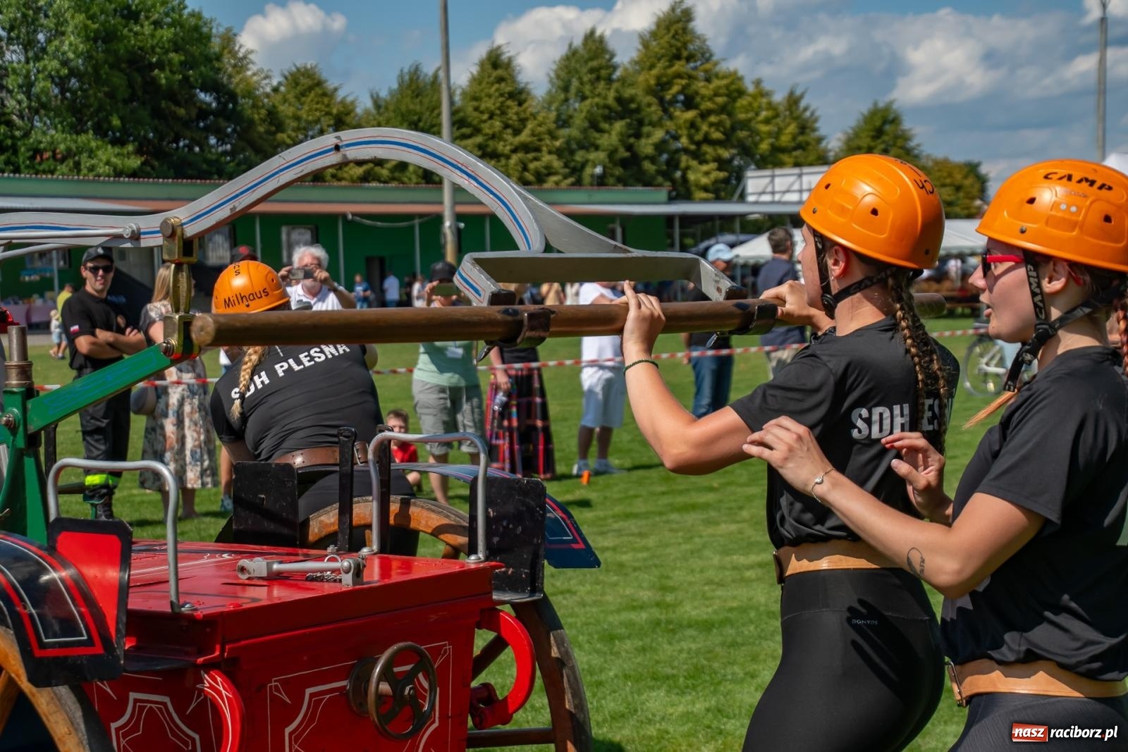 Zdjęcie w galerii na portalu naszraciborz.pl: Tradycja, rywalizacja i historia – Międzynarodowe Zawody Sikawek Konnych o Puchar Wójta Gminy Krzyżanowice w Bieńkowicach [FOTO i WIDEO] wiadomości z regionu