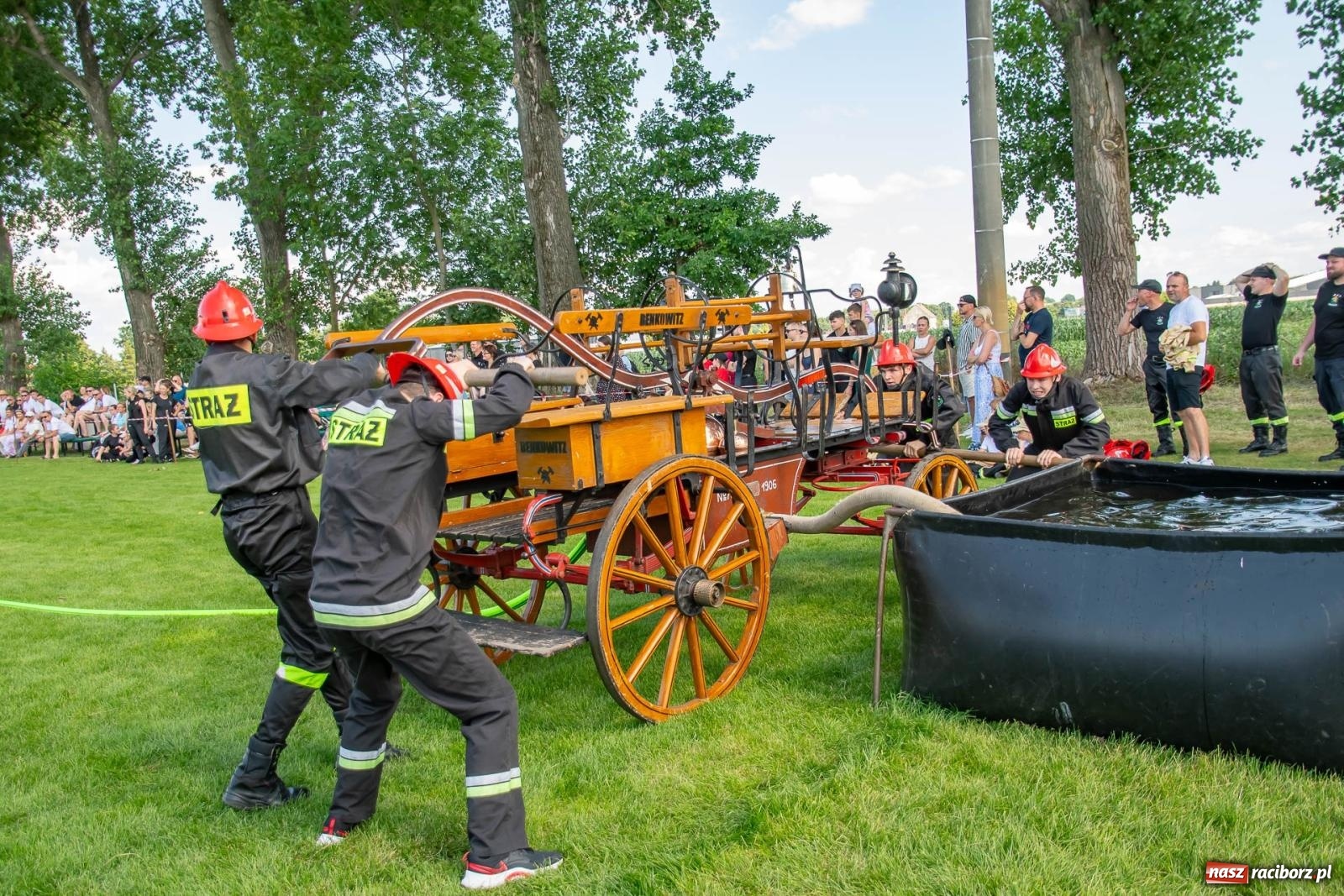 Zdjęcie w galerii na portalu naszraciborz.pl: Tradycja, rywalizacja i historia – Międzynarodowe Zawody Sikawek Konnych o Puchar Wójta Gminy Krzyżanowice w Bieńkowicach [FOTO i WIDEO] wiadomości z regionu