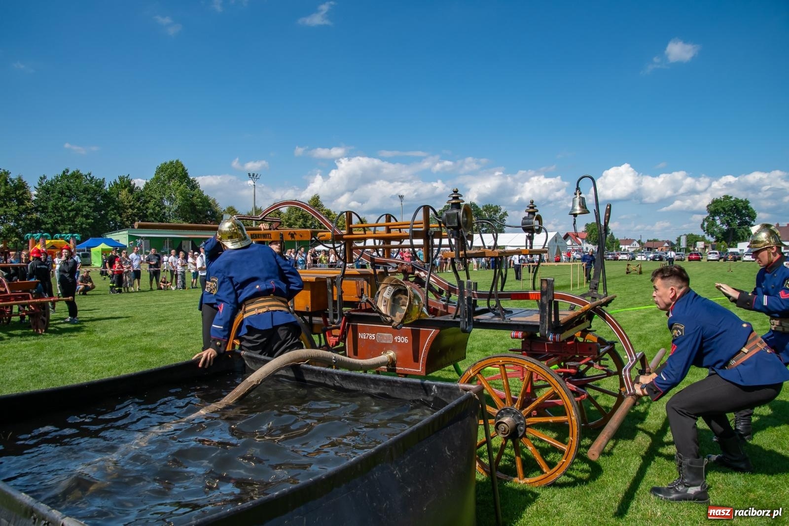 Zdjęcie w galerii na portalu naszraciborz.pl: Tradycja, rywalizacja i historia – Międzynarodowe Zawody Sikawek Konnych o Puchar Wójta Gminy Krzyżanowice w Bieńkowicach [FOTO i WIDEO] wiadomości z regionu