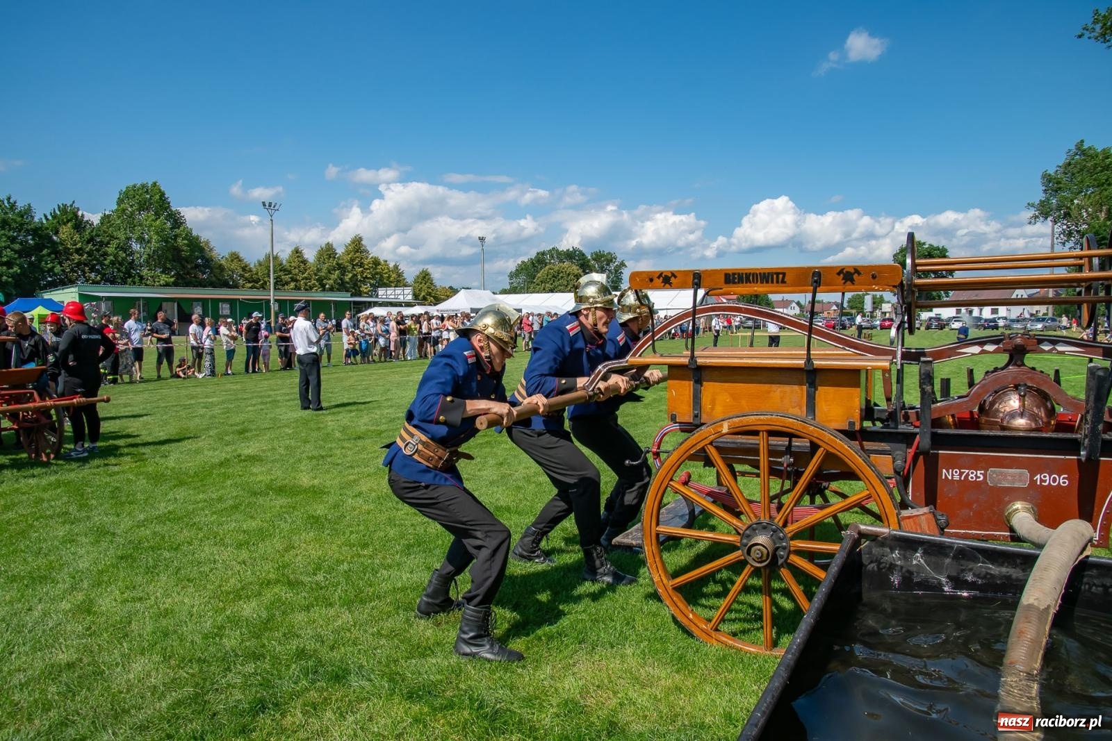 Zdjęcie w galerii na portalu naszraciborz.pl: Tradycja, rywalizacja i historia – Międzynarodowe Zawody Sikawek Konnych o Puchar Wójta Gminy Krzyżanowice w Bieńkowicach [FOTO i WIDEO] wiadomości z regionu