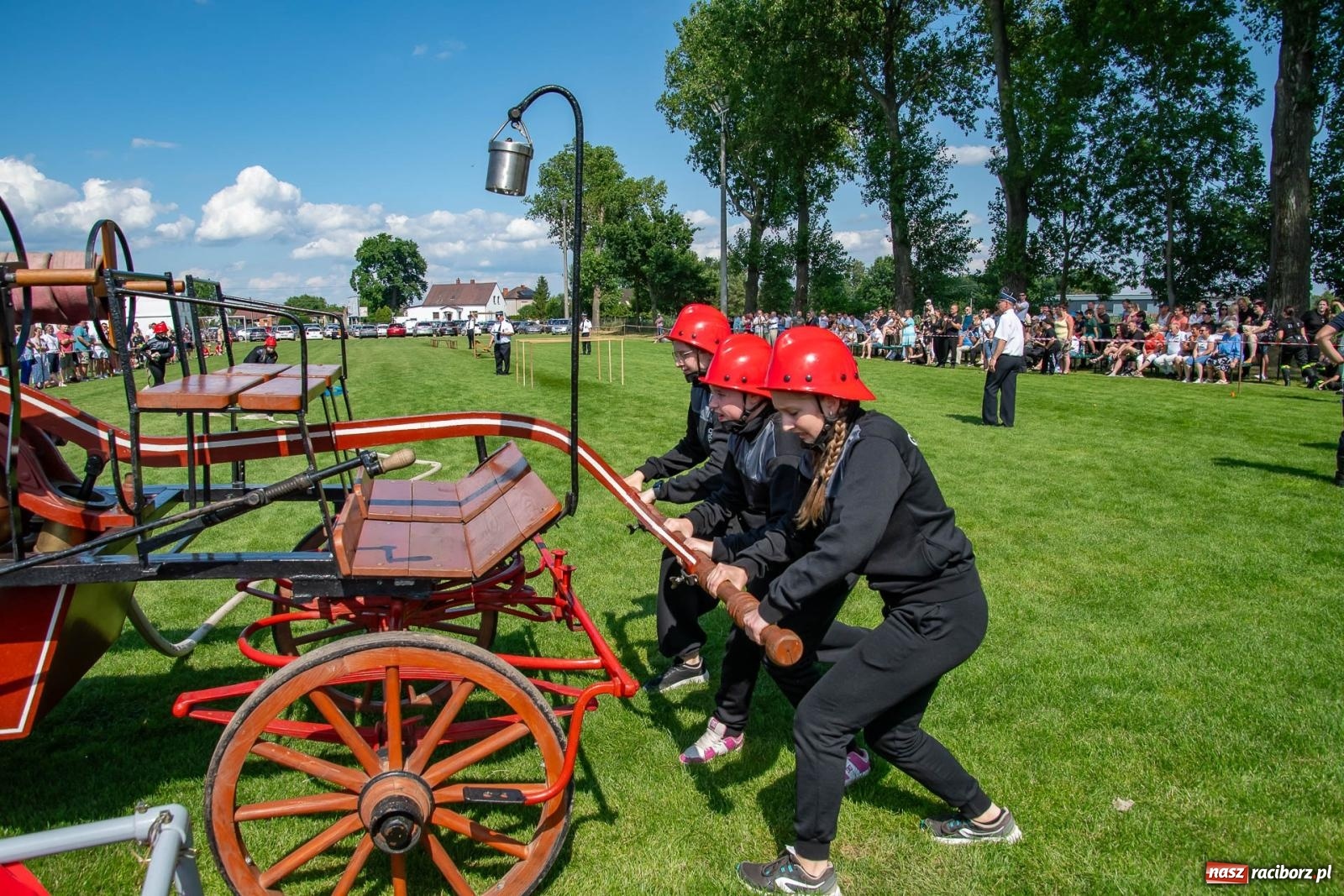 Zdjęcie w galerii na portalu naszraciborz.pl: Tradycja, rywalizacja i historia – Międzynarodowe Zawody Sikawek Konnych o Puchar Wójta Gminy Krzyżanowice w Bieńkowicach [FOTO i WIDEO] wiadomości z regionu