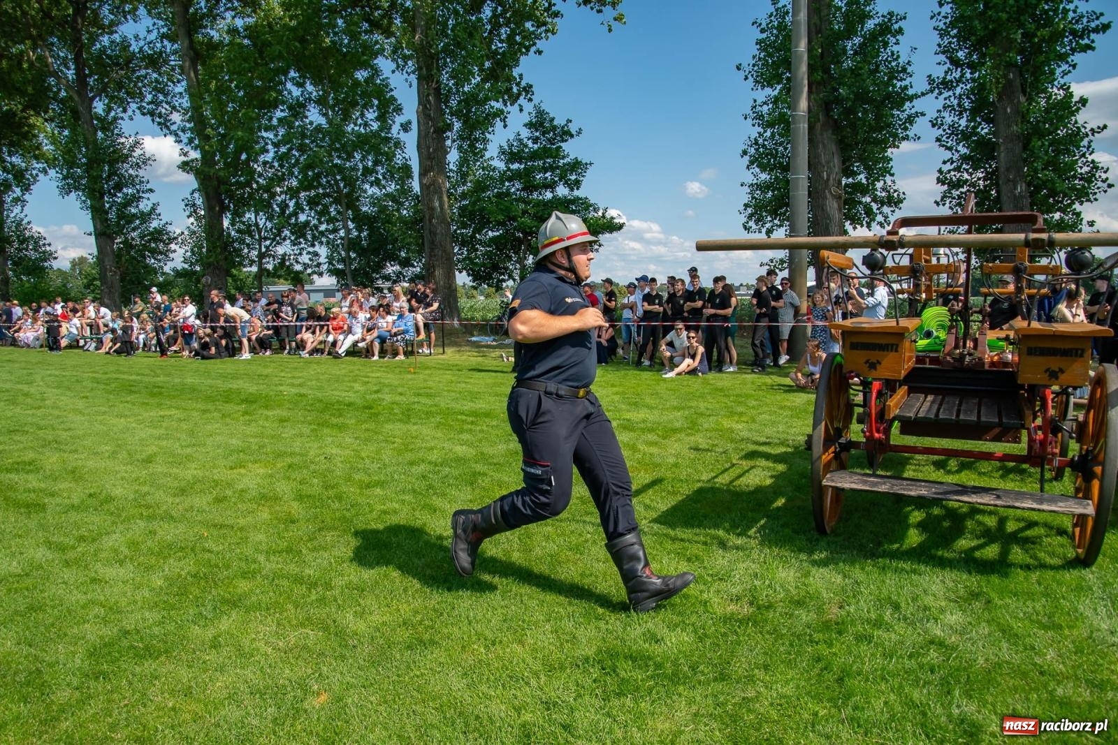 Zdjęcie w galerii na portalu naszraciborz.pl: Tradycja, rywalizacja i historia – Międzynarodowe Zawody Sikawek Konnych o Puchar Wójta Gminy Krzyżanowice w Bieńkowicach [FOTO i WIDEO] wiadomości z regionu
