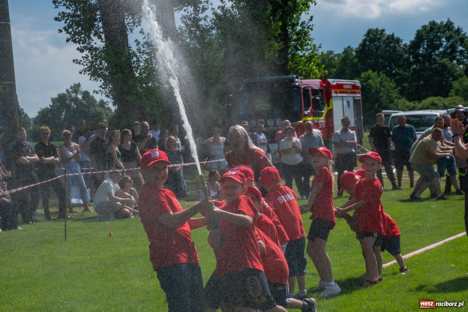 Zdjęcie w galerii na portalu naszraciborz.pl: Tradycja, rywalizacja i historia – Międzynarodowe Zawody Sikawek Konnych o Puchar Wójta Gminy Krzyżanowice w Bieńkowicach [FOTO i WIDEO] wiadomości z regionu