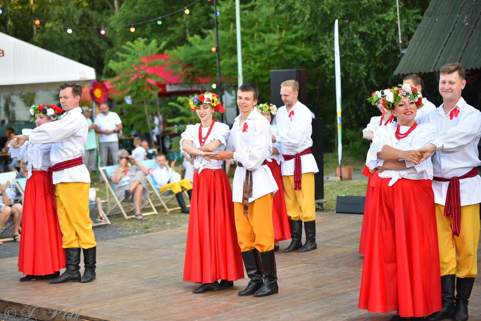 Zdjęcie w galerii na portalu naszraciborz.pl: Magiczna noc świętojańska nad Babiczokiem – debiut Babic, Nędzy i Łężczoka w Festiwalu Górnej Odry wiadomości z regionu