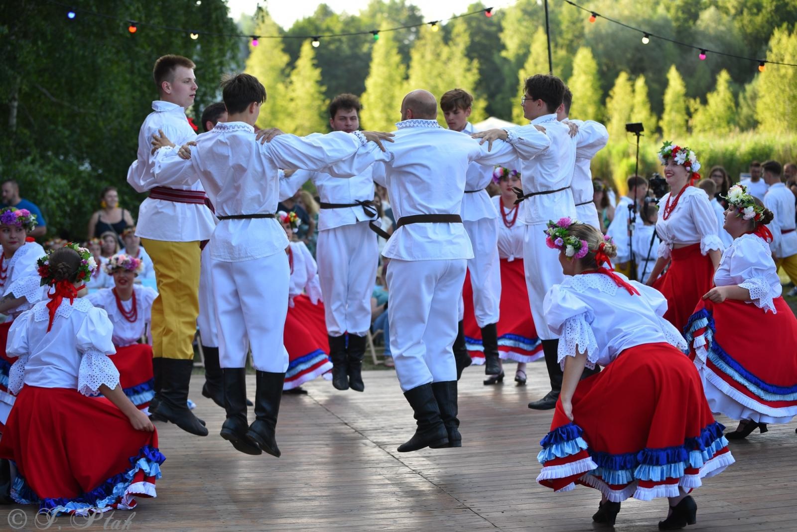 Zdjęcie w galerii na portalu naszraciborz.pl: Magiczna noc świętojańska nad Babiczokiem – debiut Babic, Nędzy i Łężczoka w Festiwalu Górnej Odry wiadomości z regionu