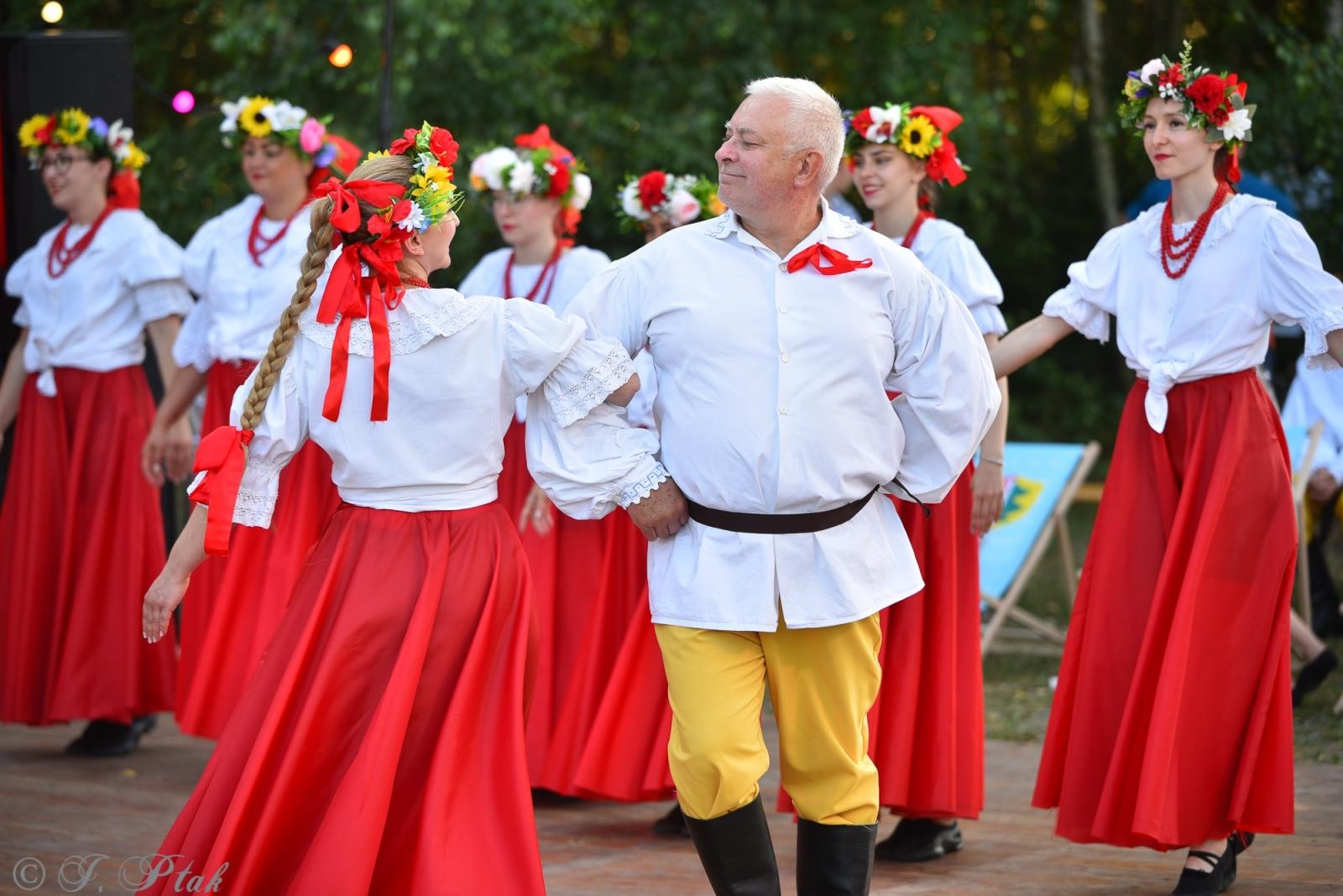 Zdjęcie w galerii na portalu naszraciborz.pl: Magiczna noc świętojańska nad Babiczokiem – debiut Babic, Nędzy i Łężczoka w Festiwalu Górnej Odry wiadomości z regionu