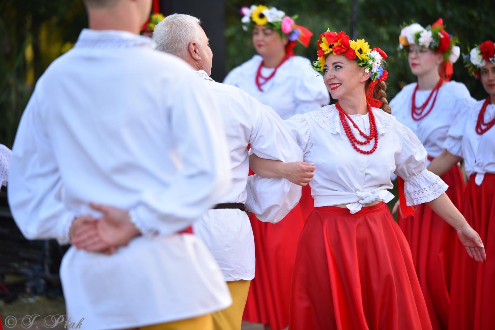 Zdjęcie w galerii na portalu naszraciborz.pl: Magiczna noc świętojańska nad Babiczokiem – debiut Babic, Nędzy i Łężczoka w Festiwalu Górnej Odry wiadomości z regionu