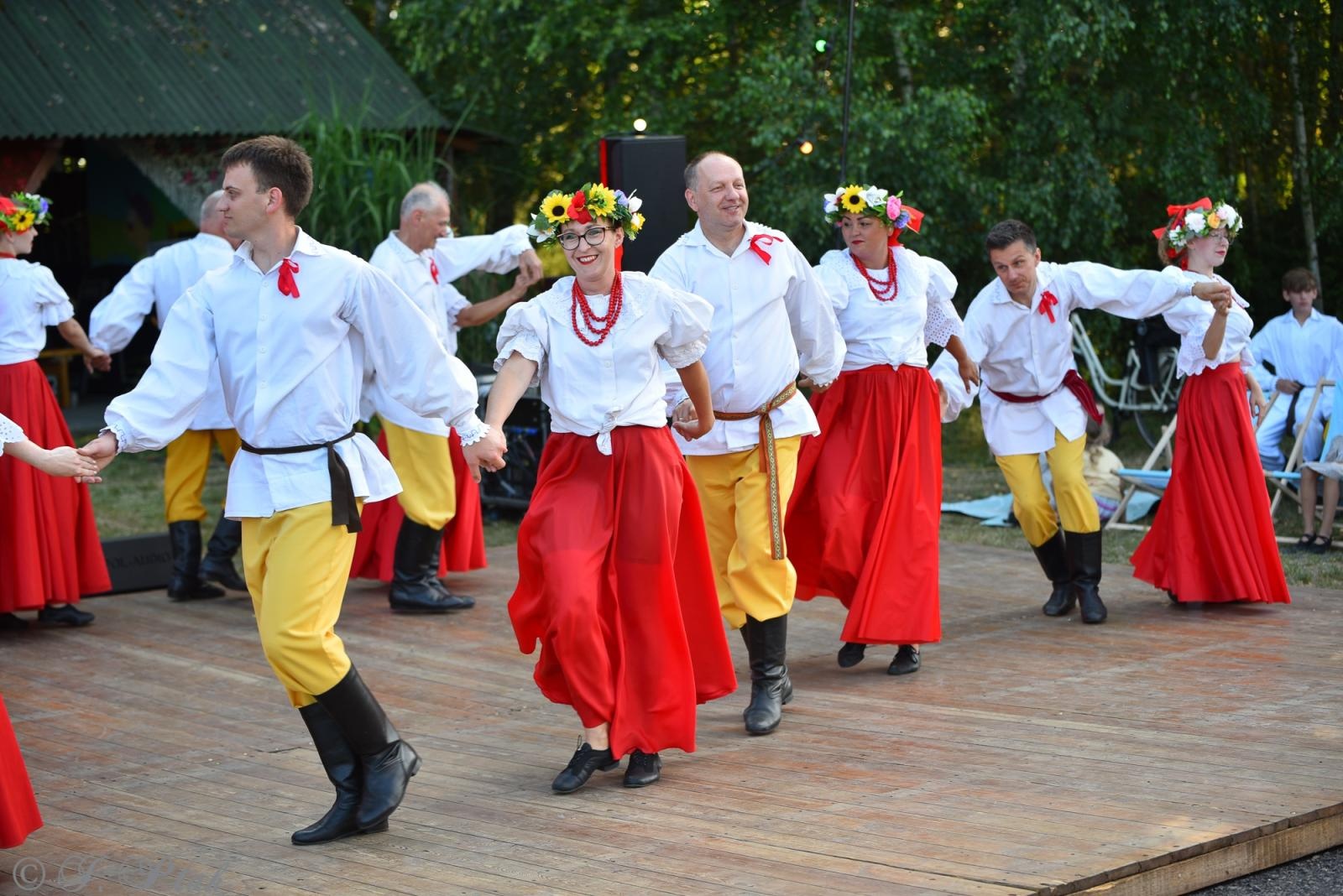 Zdjęcie w galerii na portalu naszraciborz.pl: Magiczna noc świętojańska nad Babiczokiem – debiut Babic, Nędzy i Łężczoka w Festiwalu Górnej Odry wiadomości z regionu