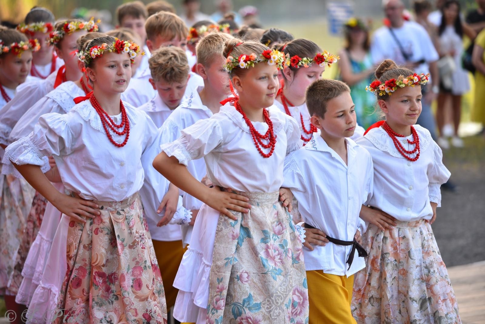 Zdjęcie w galerii na portalu naszraciborz.pl: Magiczna noc świętojańska nad Babiczokiem – debiut Babic, Nędzy i Łężczoka w Festiwalu Górnej Odry wiadomości z regionu