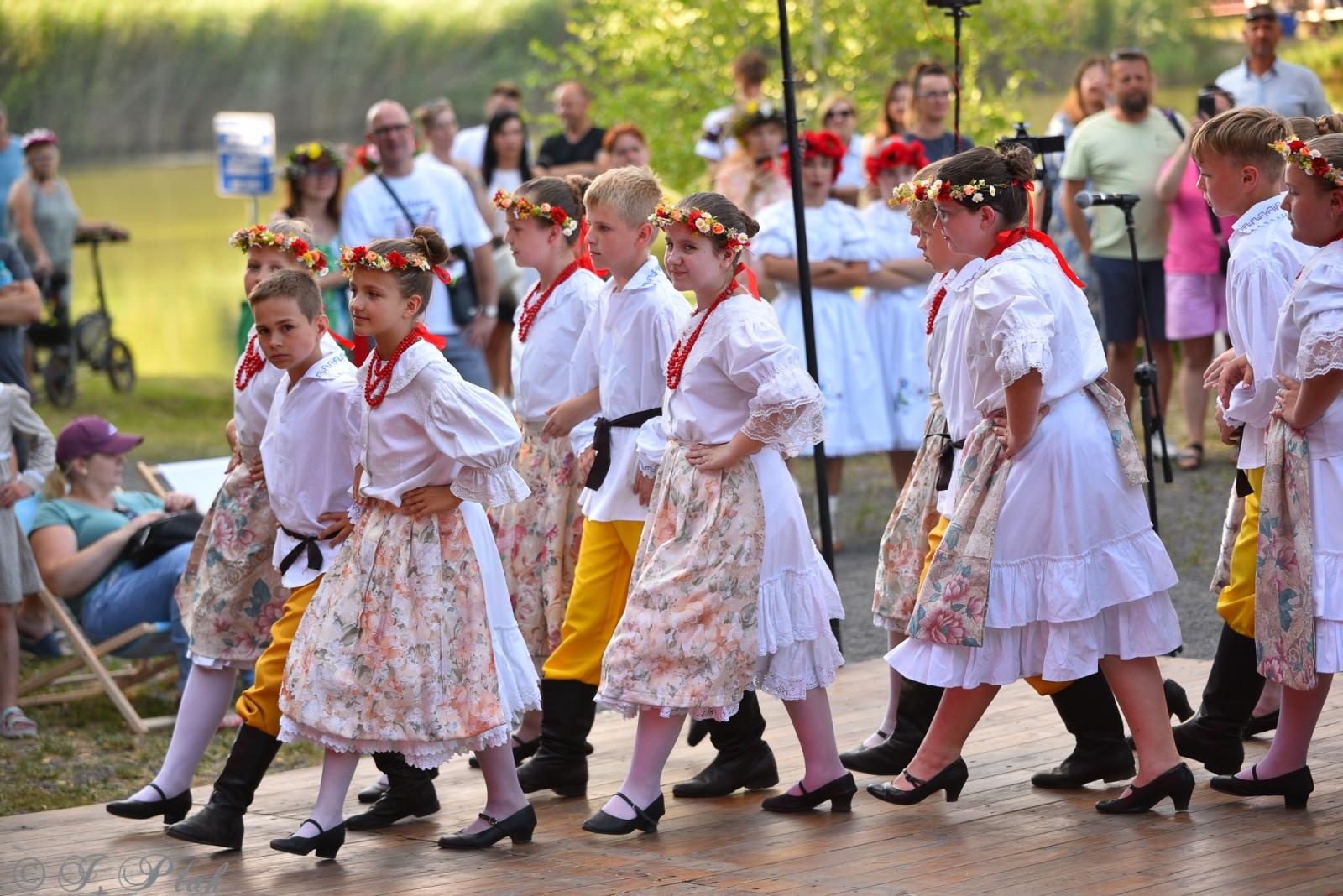 Zdjęcie w galerii na portalu naszraciborz.pl: Magiczna noc świętojańska nad Babiczokiem – debiut Babic, Nędzy i Łężczoka w Festiwalu Górnej Odry wiadomości z regionu