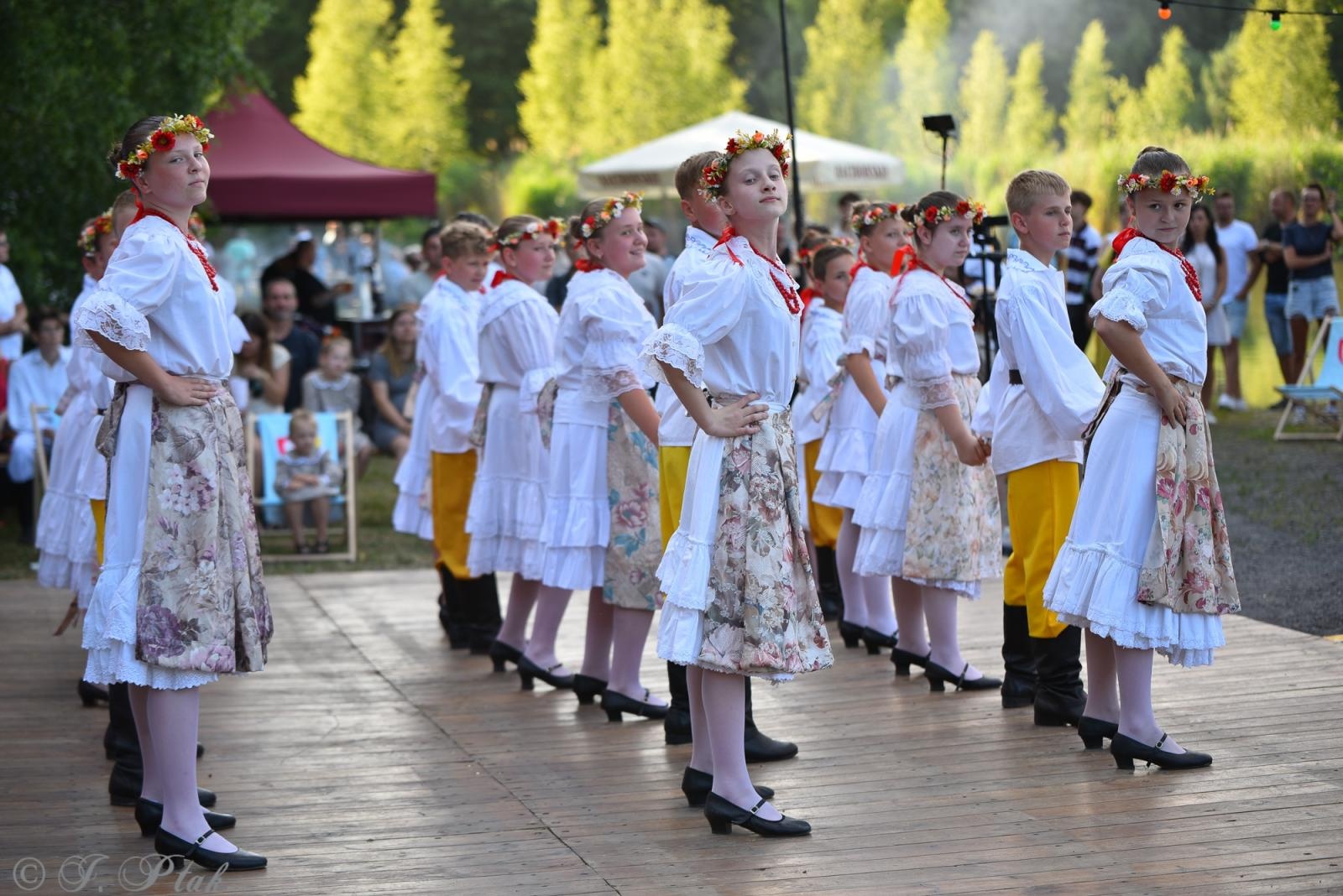Zdjęcie w galerii na portalu naszraciborz.pl: Magiczna noc świętojańska nad Babiczokiem – debiut Babic, Nędzy i Łężczoka w Festiwalu Górnej Odry wiadomości z regionu