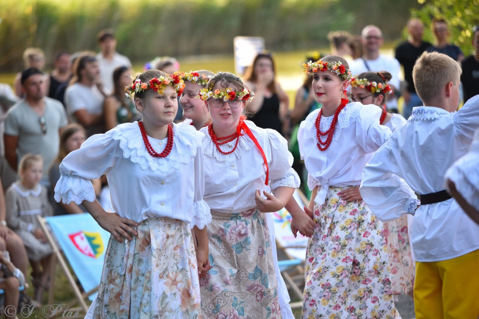 Zdjęcie w galerii na portalu naszraciborz.pl: Magiczna noc świętojańska nad Babiczokiem – debiut Babic, Nędzy i Łężczoka w Festiwalu Górnej Odry wiadomości z regionu