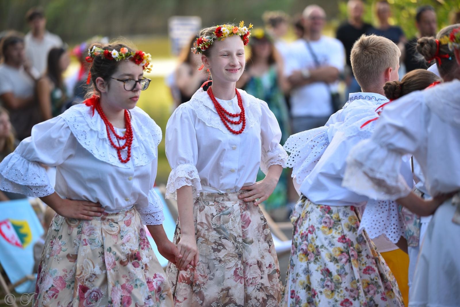 Zdjęcie w galerii na portalu naszraciborz.pl: Magiczna noc świętojańska nad Babiczokiem – debiut Babic, Nędzy i Łężczoka w Festiwalu Górnej Odry wiadomości z regionu