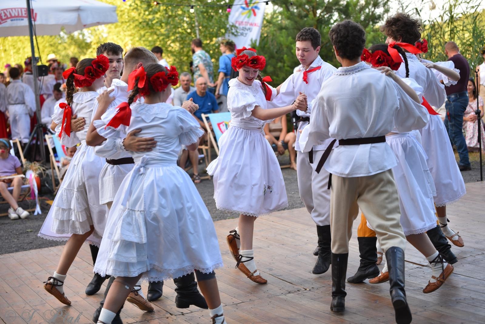 Zdjęcie w galerii na portalu naszraciborz.pl: Magiczna noc świętojańska nad Babiczokiem – debiut Babic, Nędzy i Łężczoka w Festiwalu Górnej Odry wiadomości z regionu