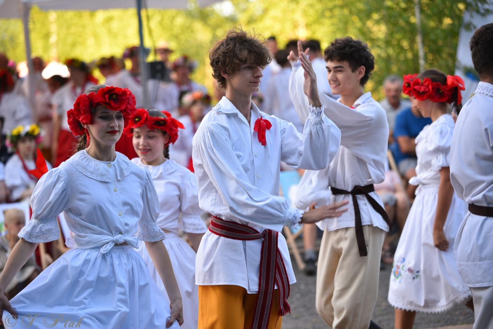 Zdjęcie w galerii na portalu naszraciborz.pl: Magiczna noc świętojańska nad Babiczokiem – debiut Babic, Nędzy i Łężczoka w Festiwalu Górnej Odry wiadomości z regionu