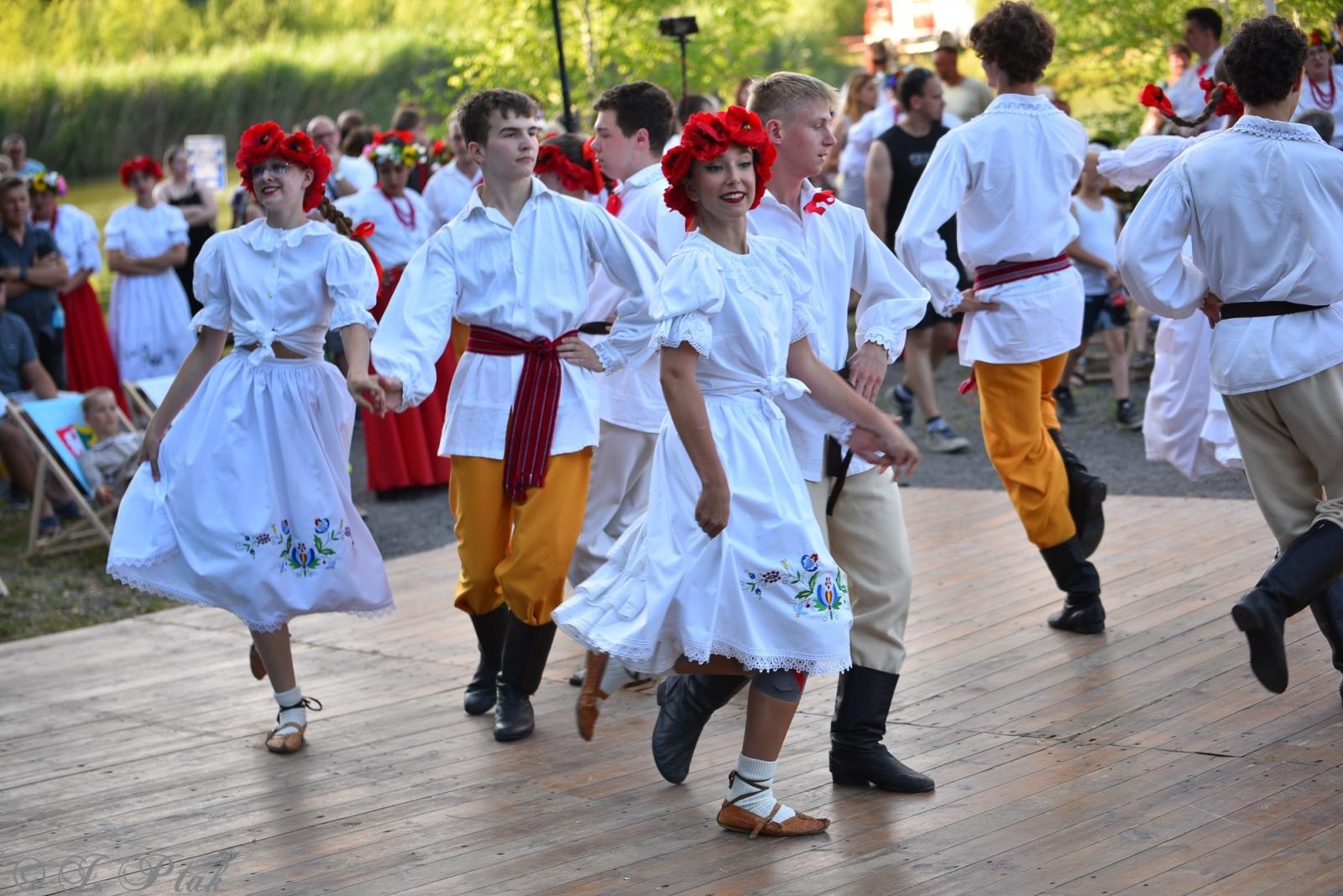 Zdjęcie w galerii na portalu naszraciborz.pl: Magiczna noc świętojańska nad Babiczokiem – debiut Babic, Nędzy i Łężczoka w Festiwalu Górnej Odry wiadomości z regionu