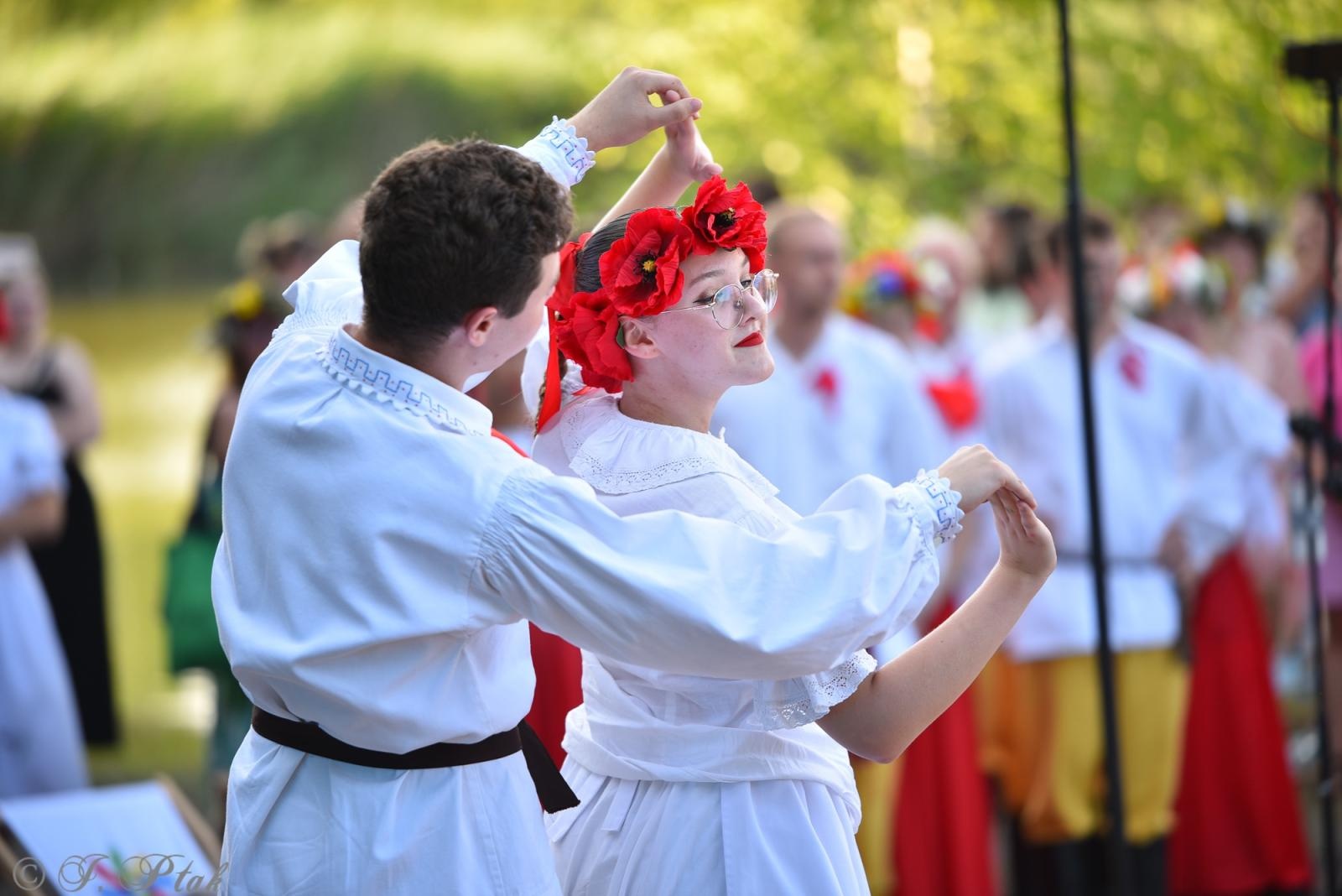 Zdjęcie w galerii na portalu naszraciborz.pl: Magiczna noc świętojańska nad Babiczokiem – debiut Babic, Nędzy i Łężczoka w Festiwalu Górnej Odry wiadomości z regionu
