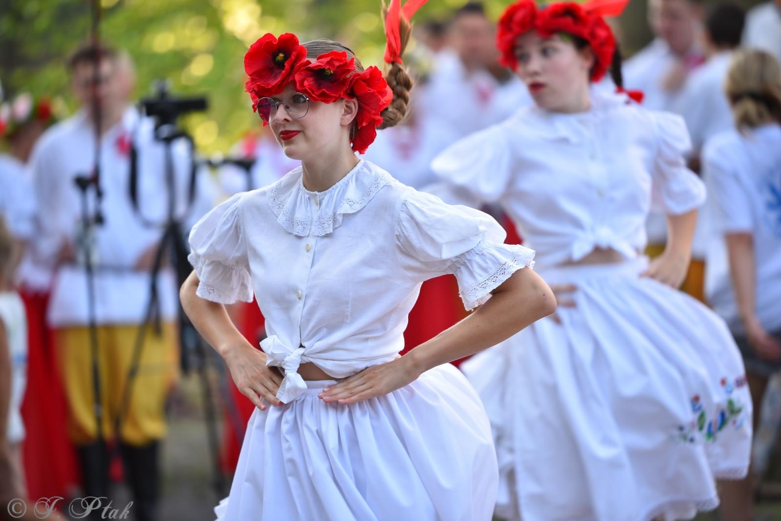Zdjęcie w galerii na portalu naszraciborz.pl: Magiczna noc świętojańska nad Babiczokiem – debiut Babic, Nędzy i Łężczoka w Festiwalu Górnej Odry wiadomości z regionu