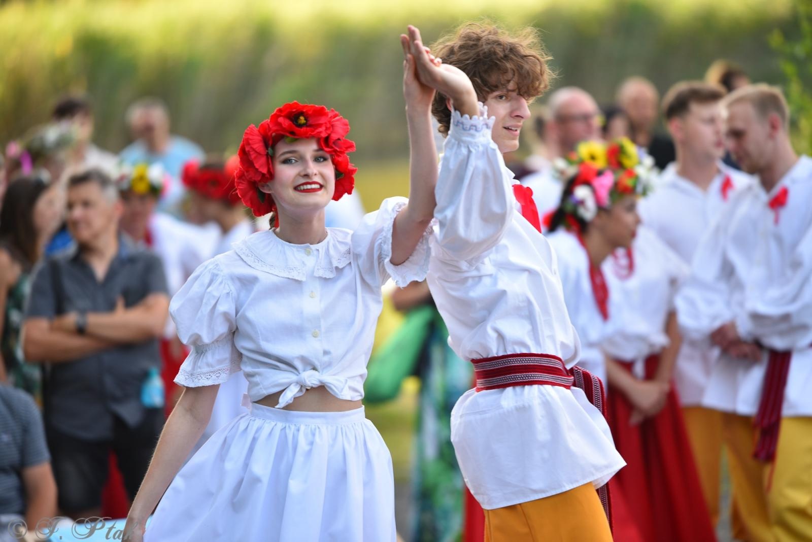 Zdjęcie w galerii na portalu naszraciborz.pl: Magiczna noc świętojańska nad Babiczokiem – debiut Babic, Nędzy i Łężczoka w Festiwalu Górnej Odry wiadomości z regionu