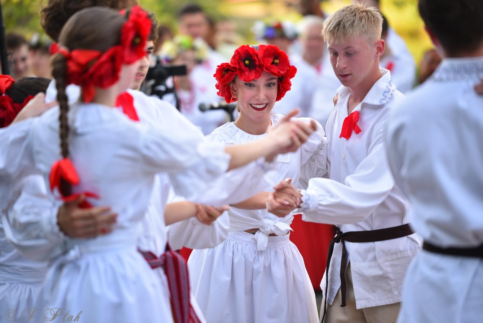 Zdjęcie w galerii na portalu naszraciborz.pl: Magiczna noc świętojańska nad Babiczokiem – debiut Babic, Nędzy i Łężczoka w Festiwalu Górnej Odry wiadomości z regionu