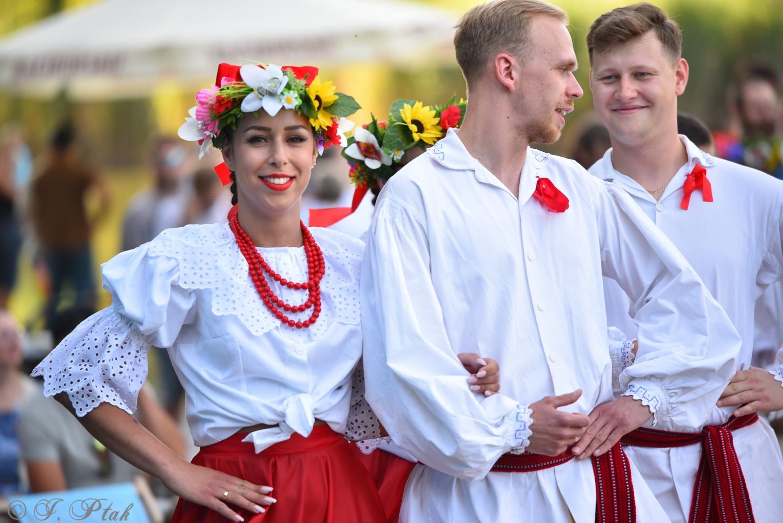 Zdjęcie w galerii na portalu naszraciborz.pl: Magiczna noc świętojańska nad Babiczokiem – debiut Babic, Nędzy i Łężczoka w Festiwalu Górnej Odry wiadomości z regionu