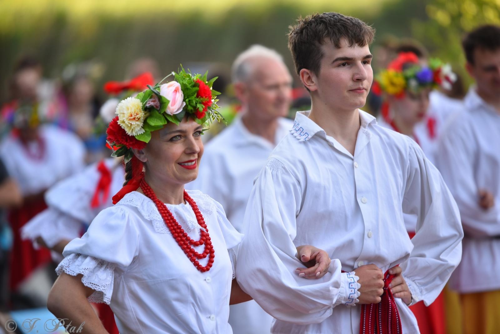 Zdjęcie w galerii na portalu naszraciborz.pl: Magiczna noc świętojańska nad Babiczokiem – debiut Babic, Nędzy i Łężczoka w Festiwalu Górnej Odry wiadomości z regionu