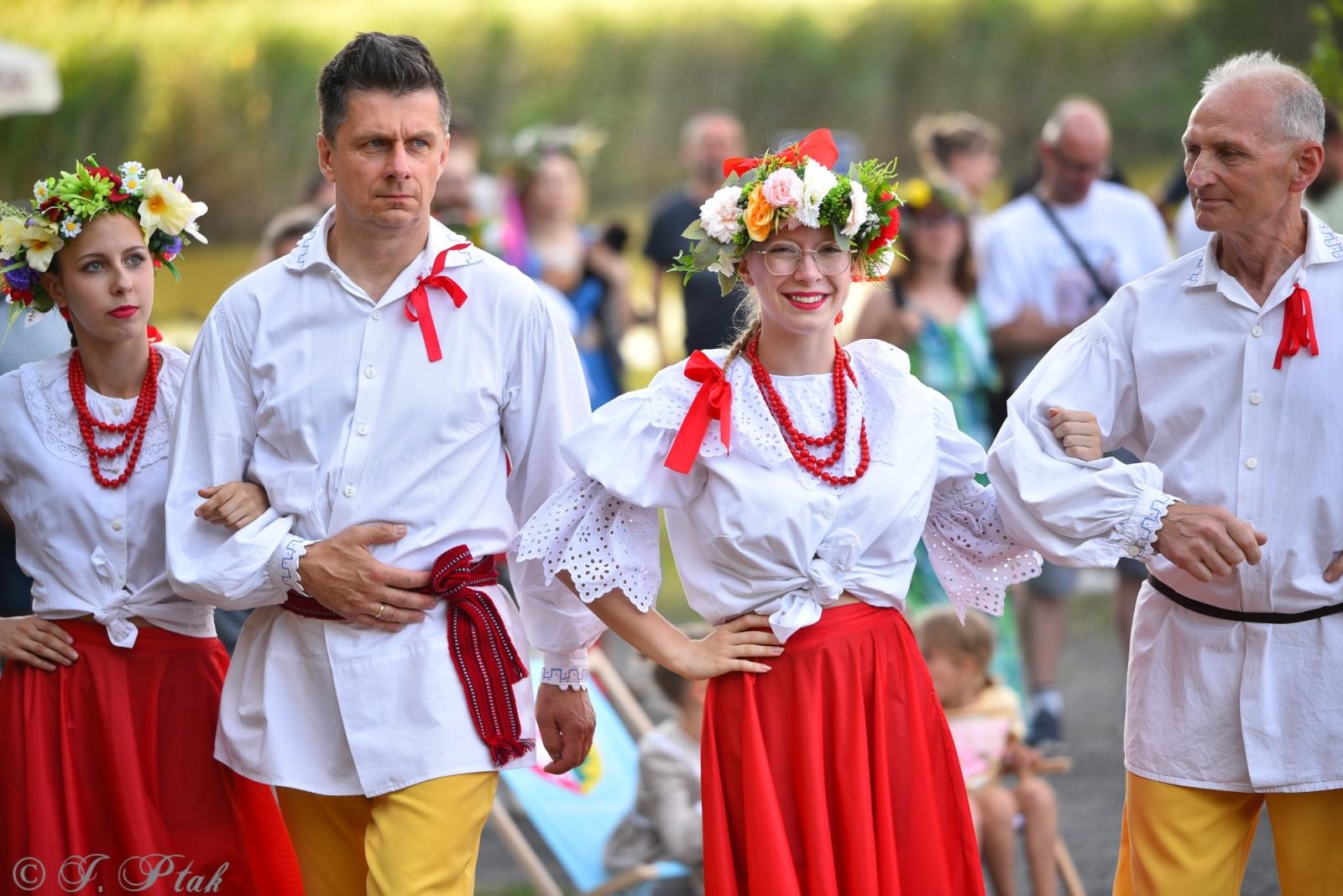 Zdjęcie w galerii na portalu naszraciborz.pl: Magiczna noc świętojańska nad Babiczokiem – debiut Babic, Nędzy i Łężczoka w Festiwalu Górnej Odry wiadomości z regionu